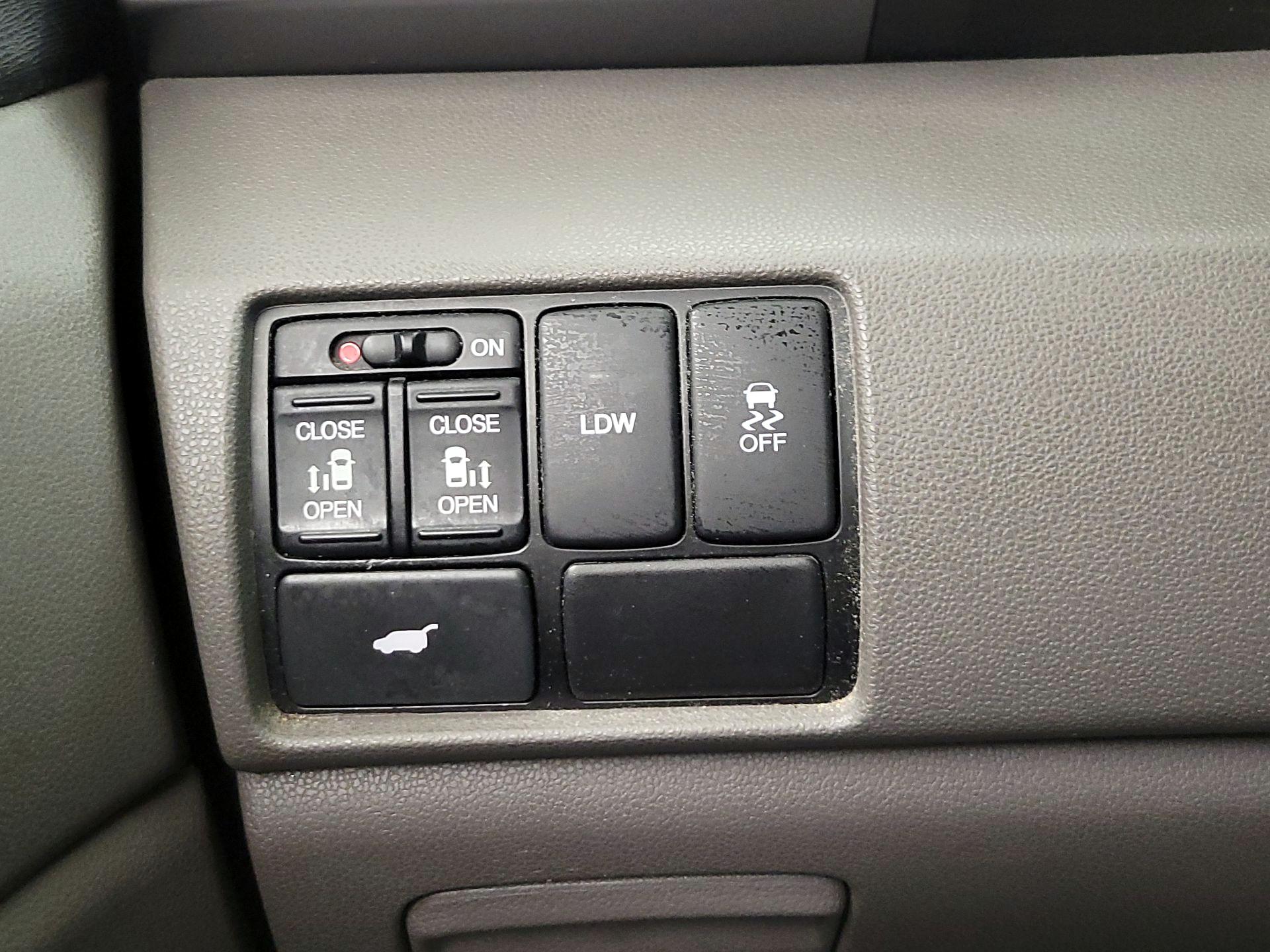 Thumbnail: 2014 Honda Odyssey - 13