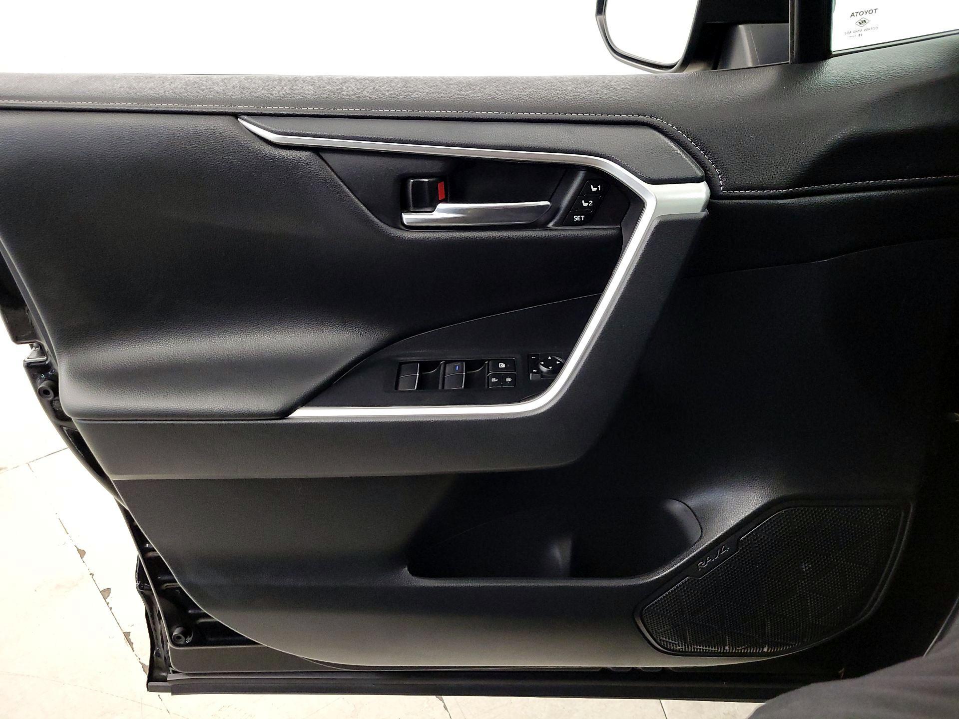 Thumbnail: 2019 Toyota RAV4 - 12