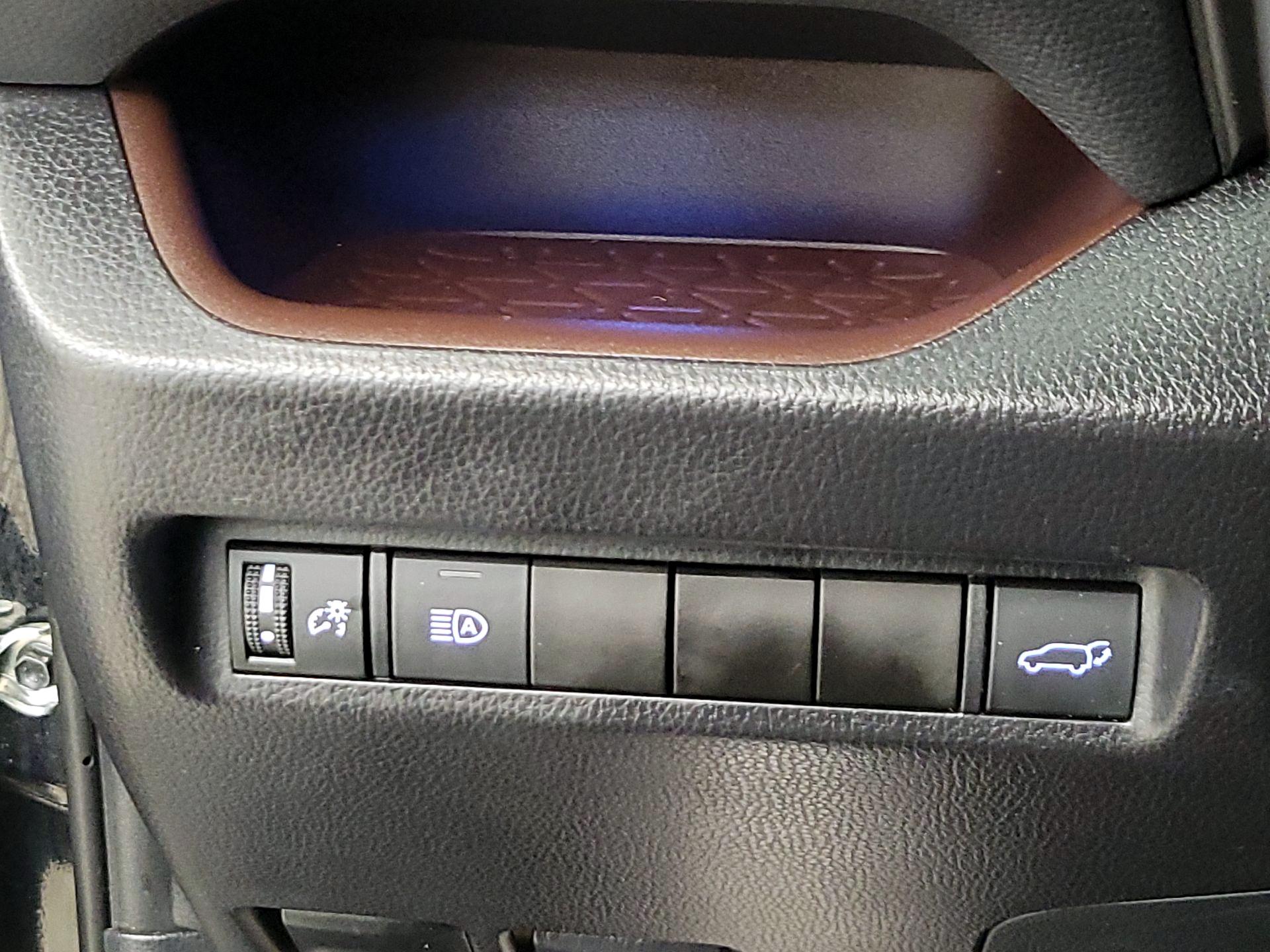 Thumbnail: 2019 Toyota RAV4 - 13
