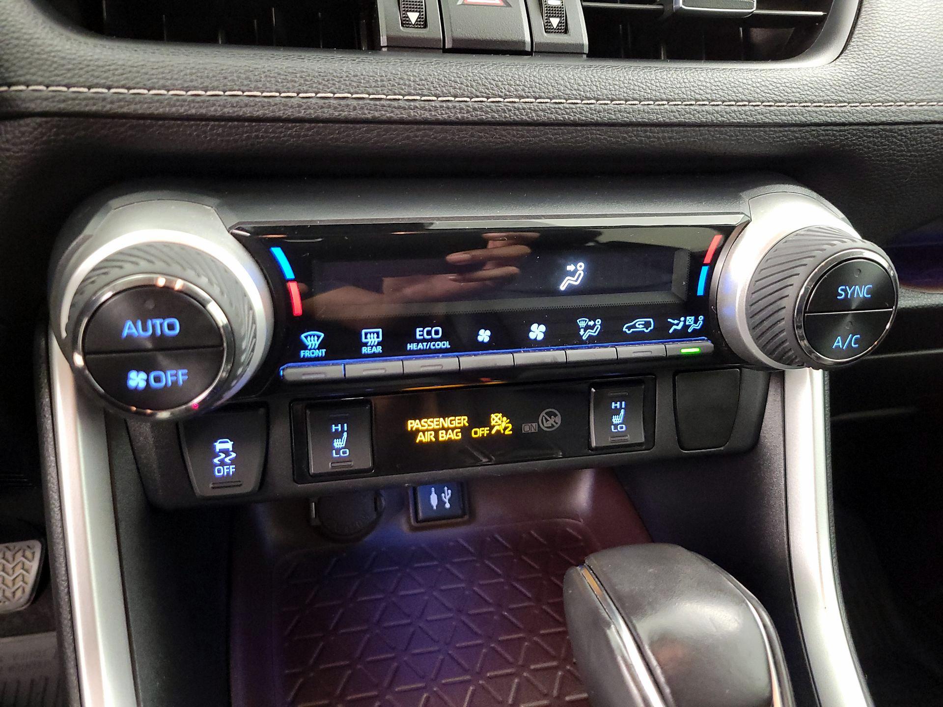 Thumbnail: 2019 Toyota RAV4 - 17