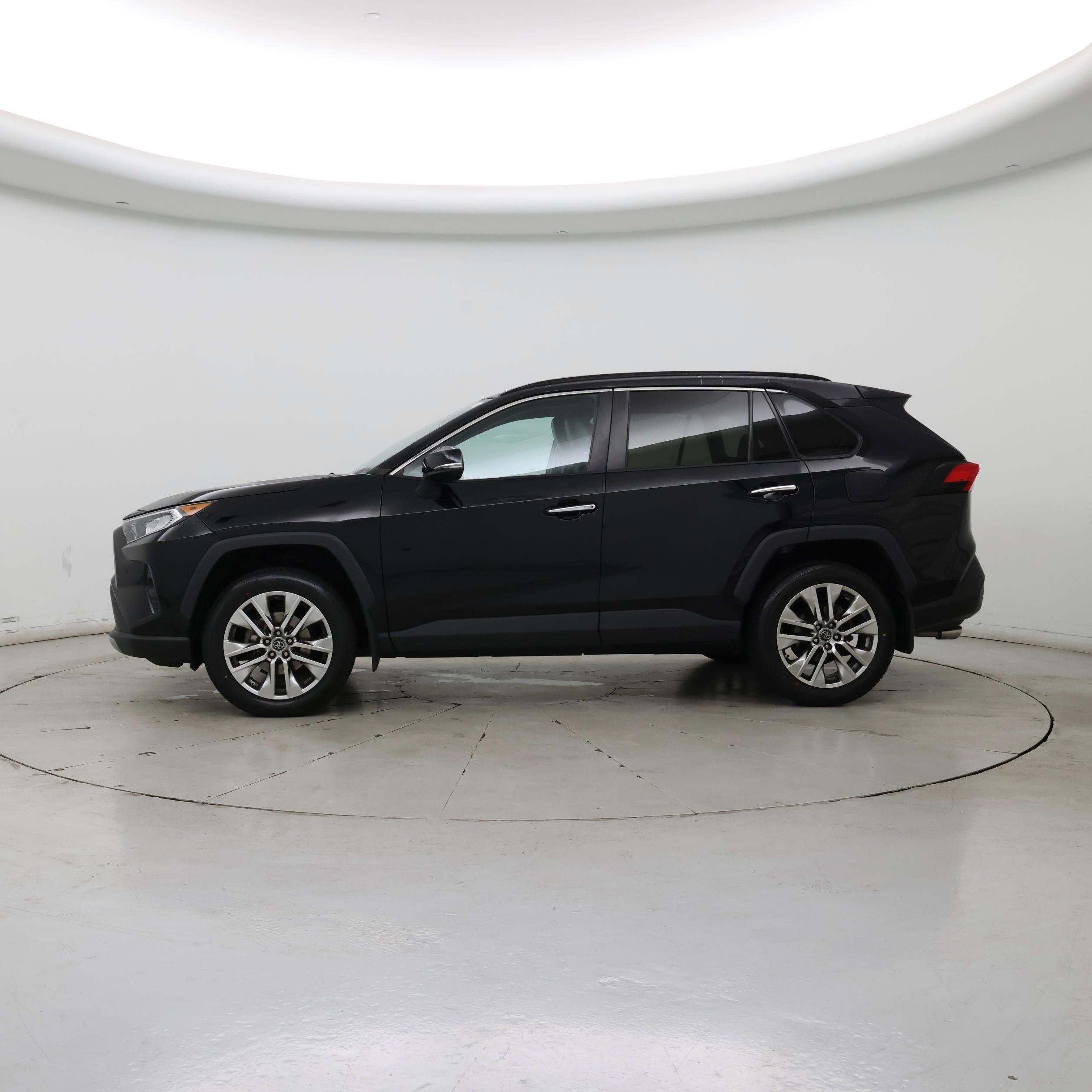 Thumbnail: 2019 Toyota RAV4 - 3
