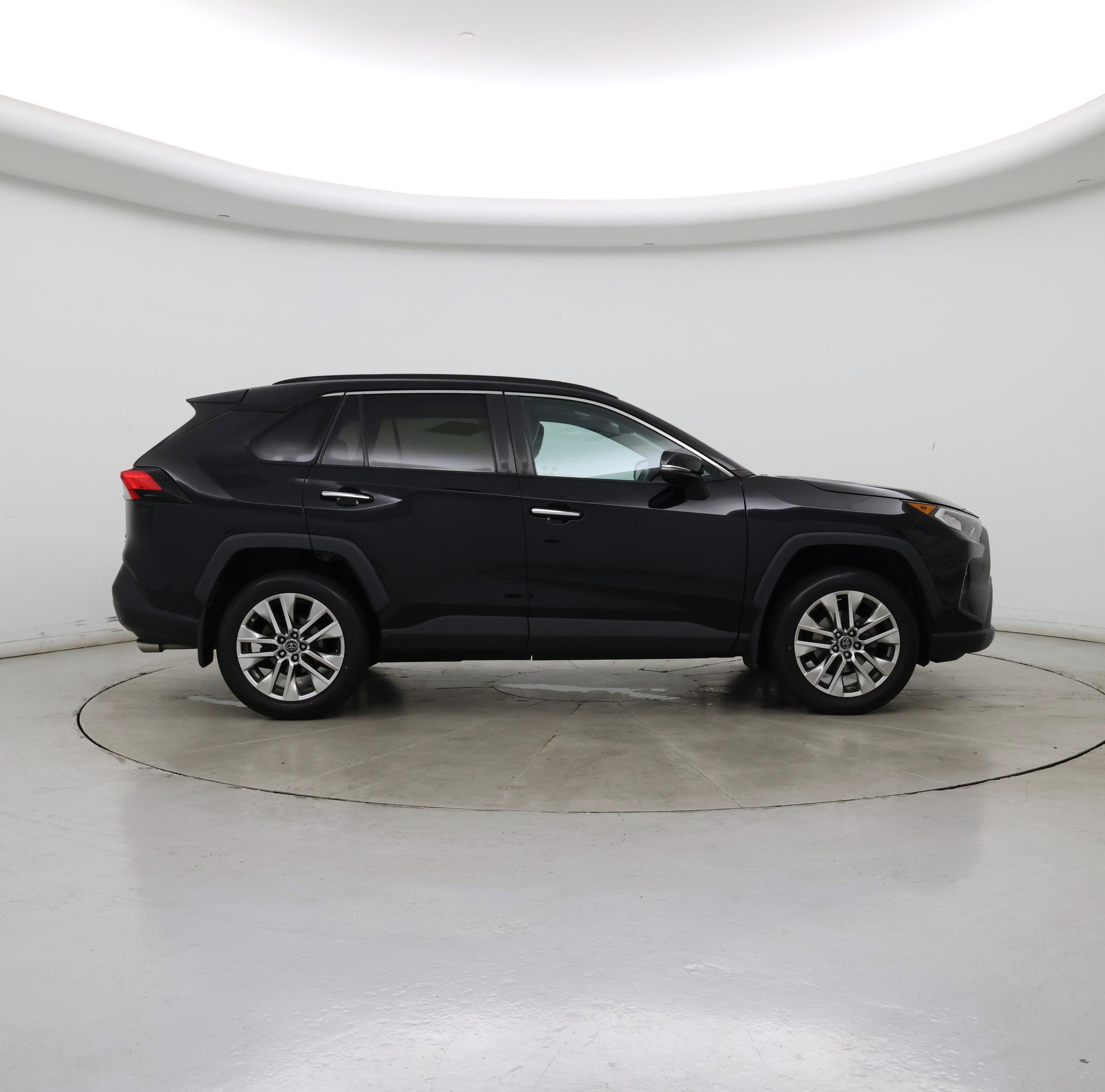 Thumbnail: 2019 Toyota RAV4 - 7