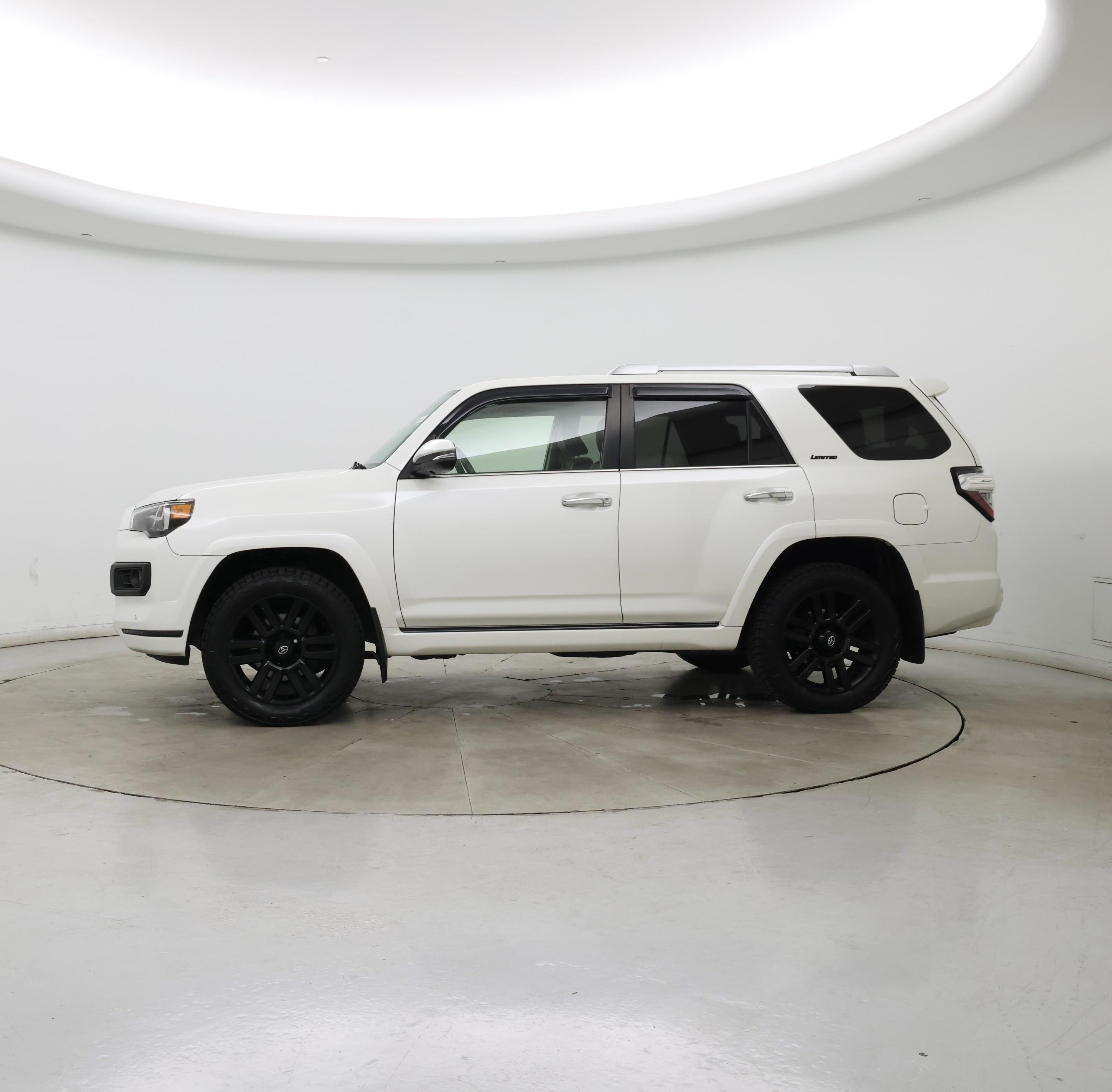 Thumbnail: 2019 Toyota 4Runner - 3