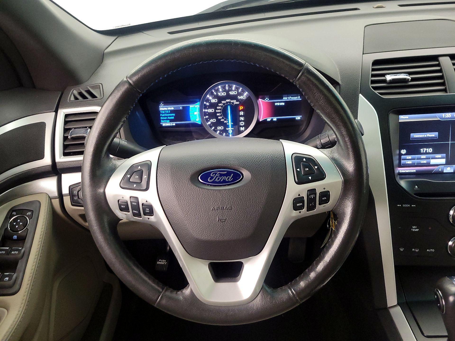 Thumbnail: 2015 Ford Explorer - 10