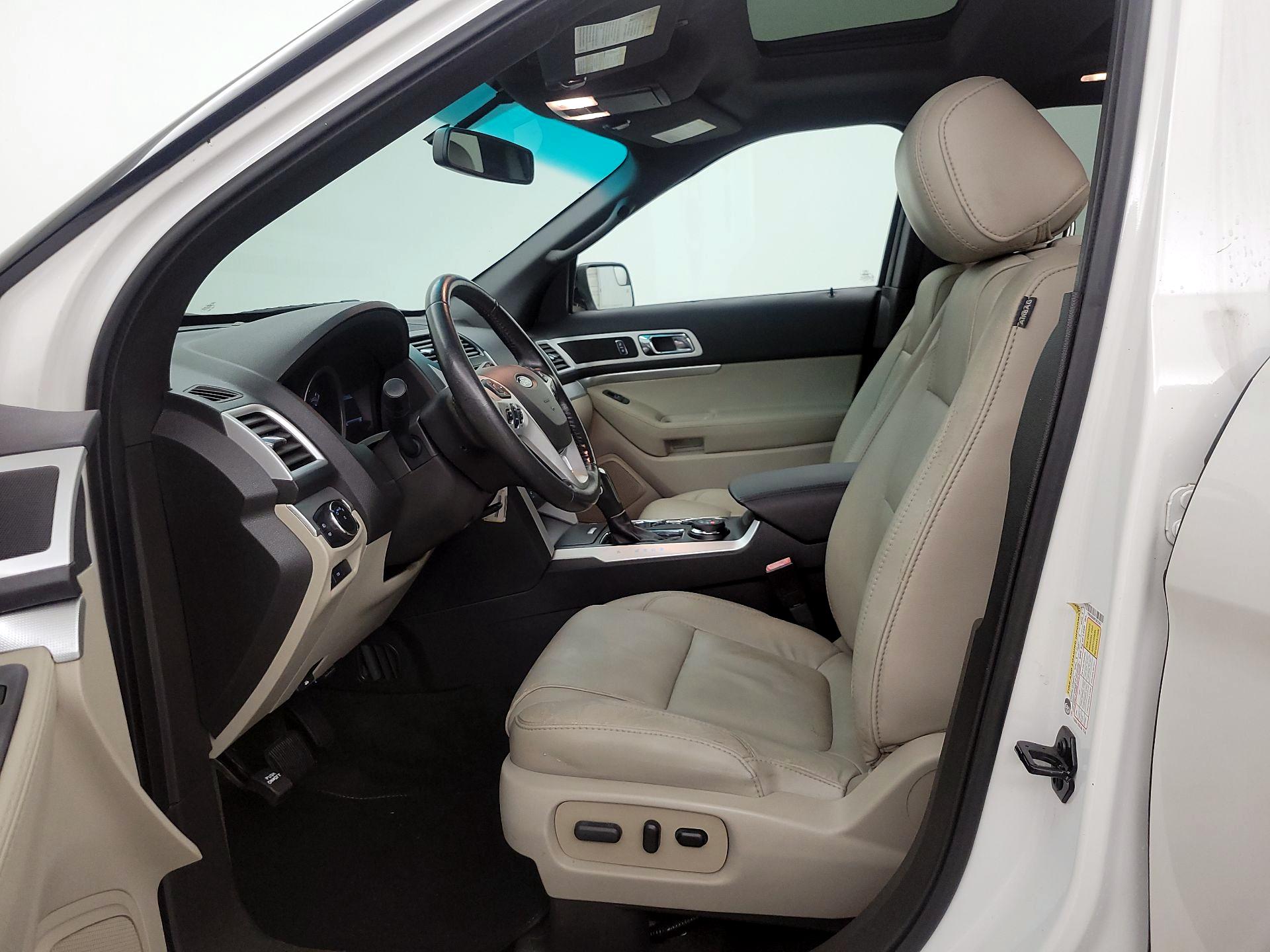 Thumbnail: 2015 Ford Explorer - 11