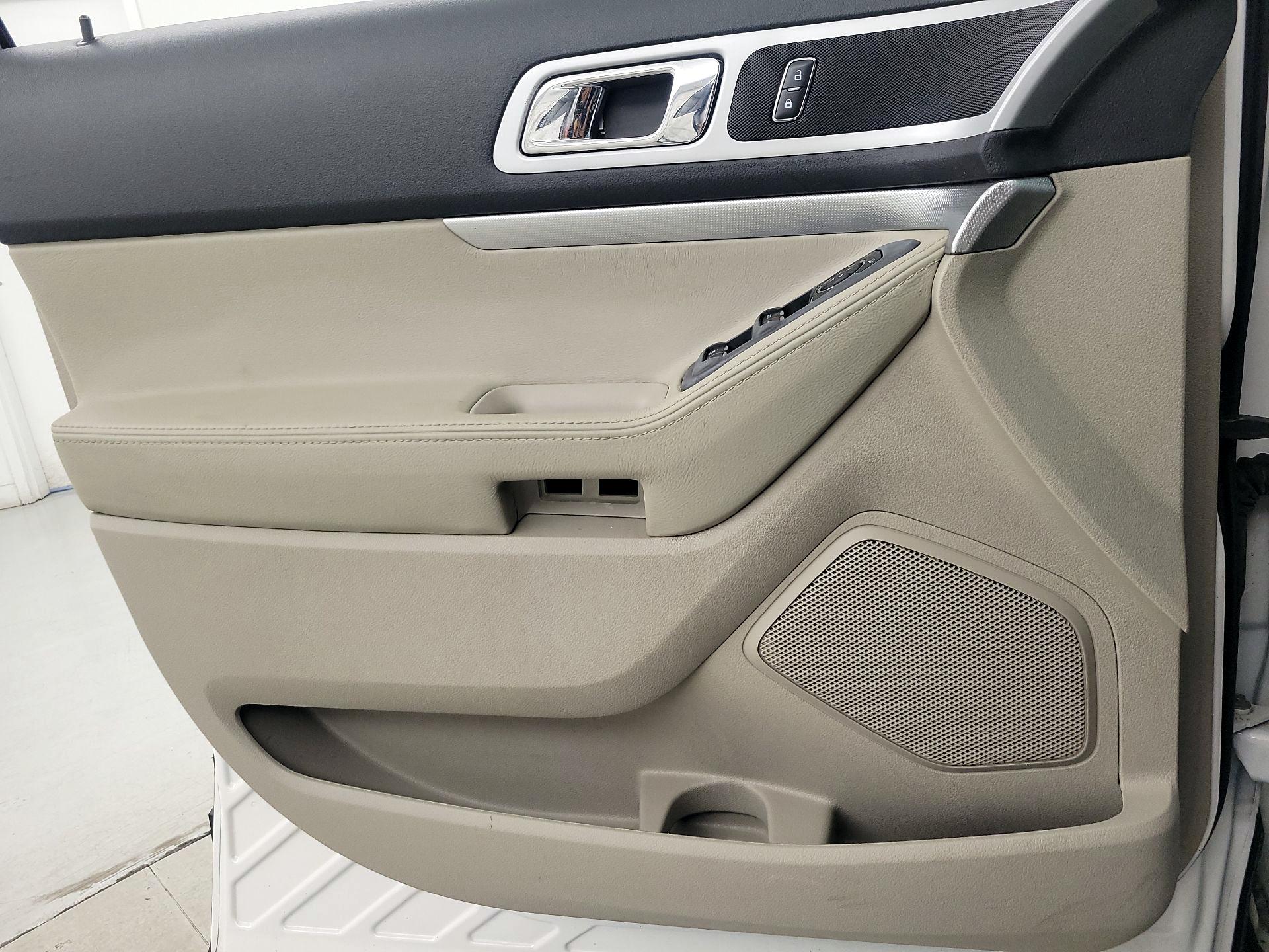 Thumbnail: 2015 Ford Explorer - 12