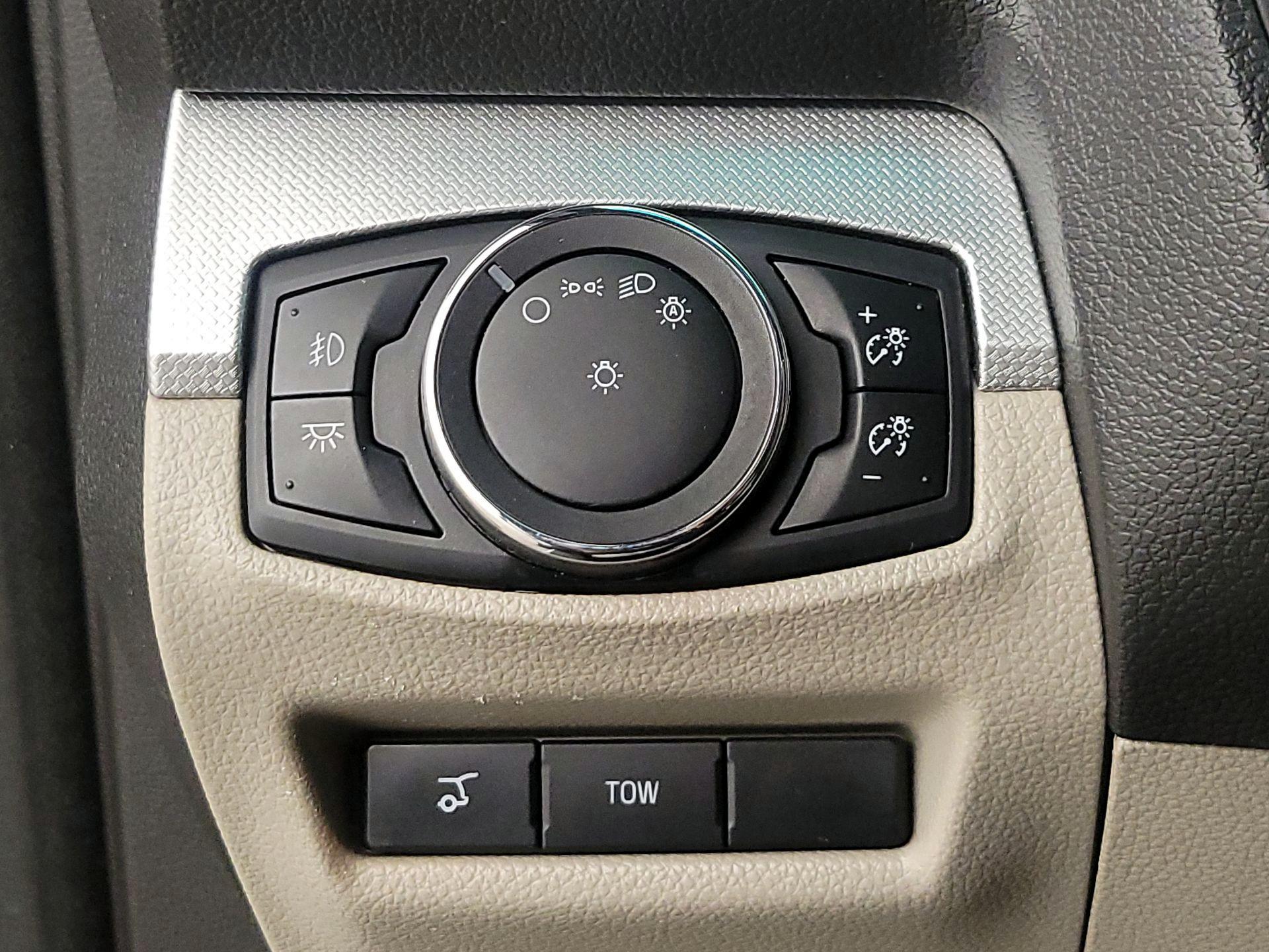 Thumbnail: 2015 Ford Explorer - 13