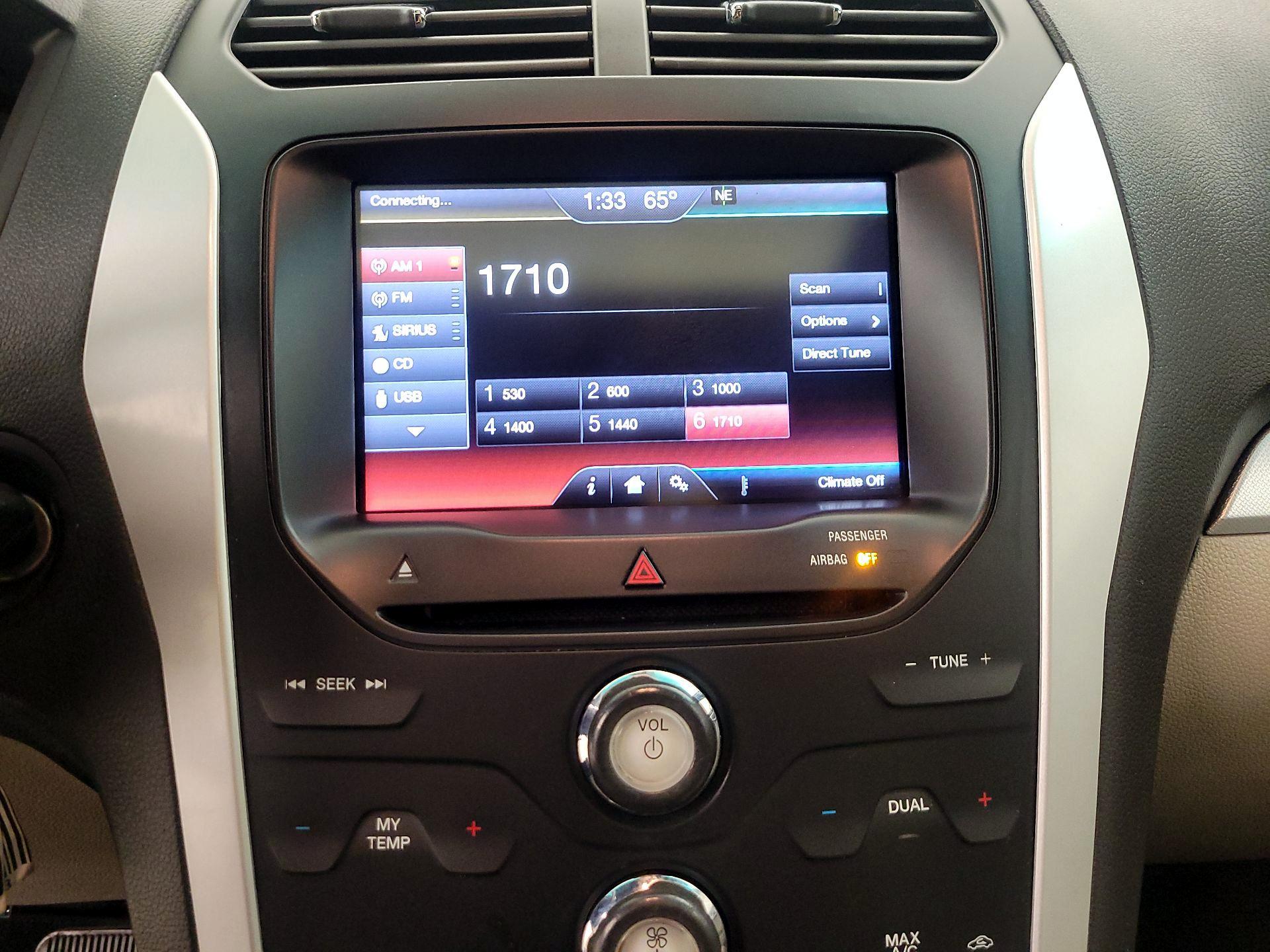 Thumbnail: 2015 Ford Explorer - 15