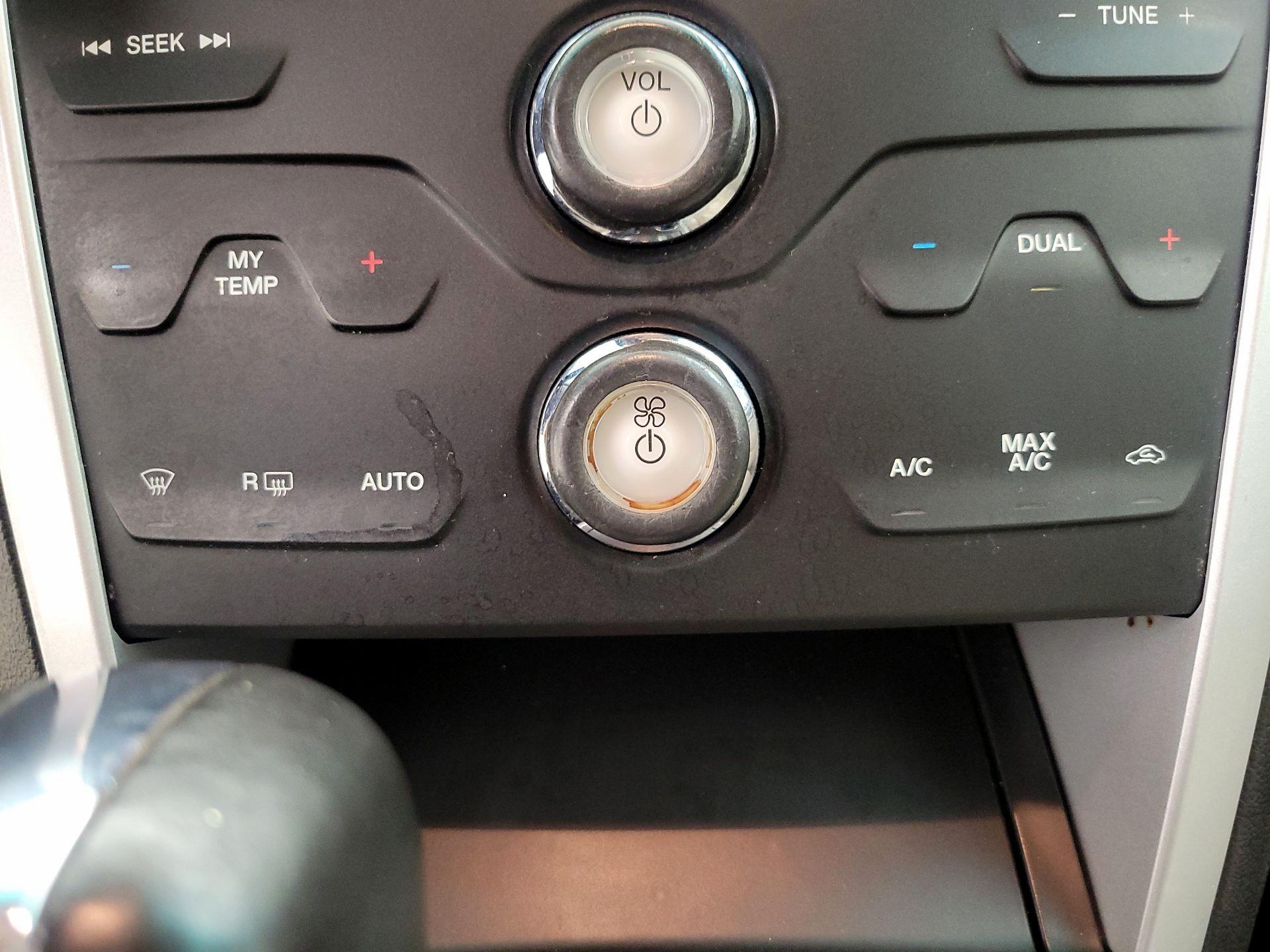 Thumbnail: 2015 Ford Explorer - 16