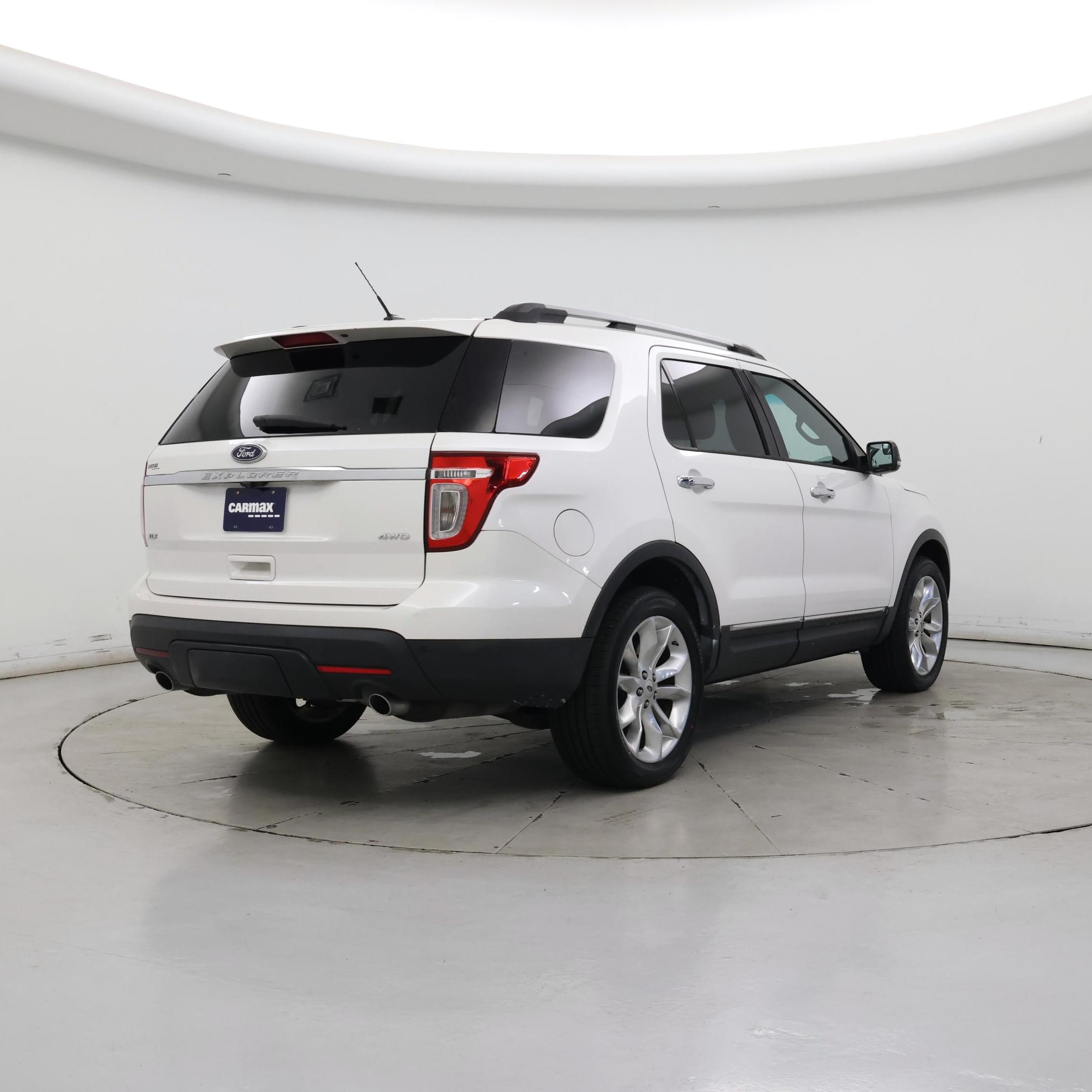 Thumbnail: 2015 Ford Explorer - 8