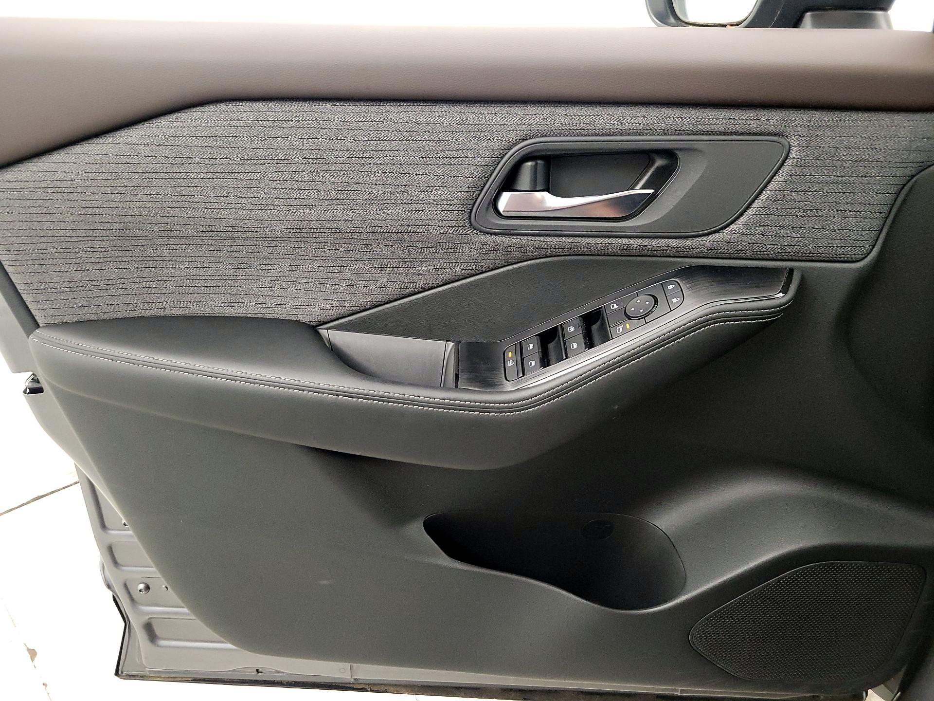 Thumbnail: 2022 Nissan Rogue - 12