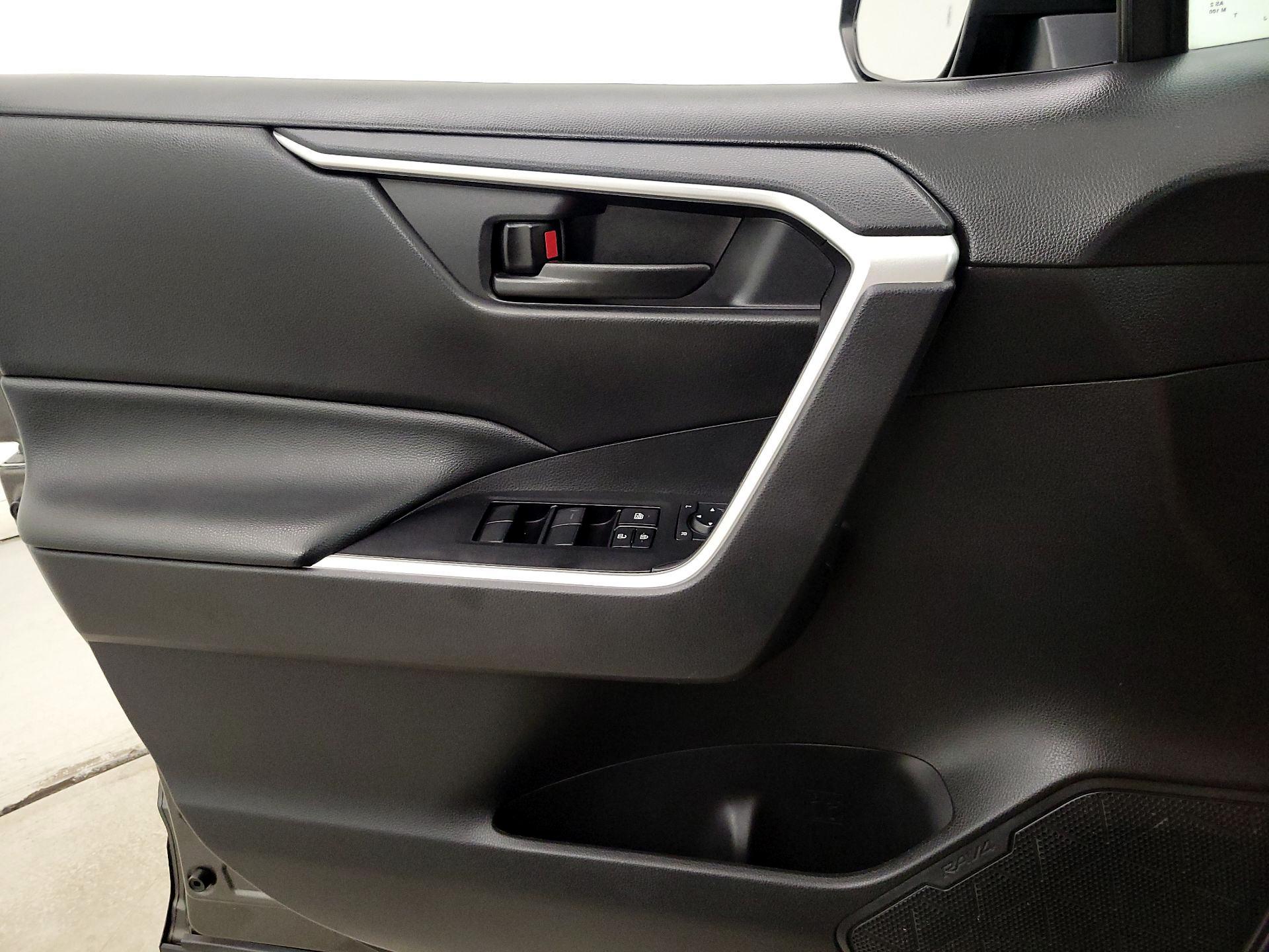 Thumbnail: 2021 Toyota RAV4 - 12