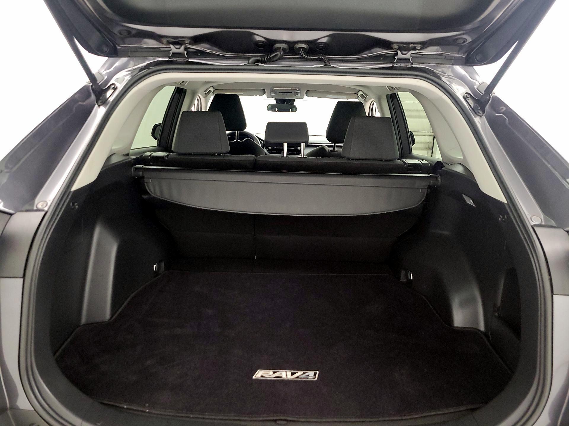Thumbnail: 2021 Toyota RAV4 - 20