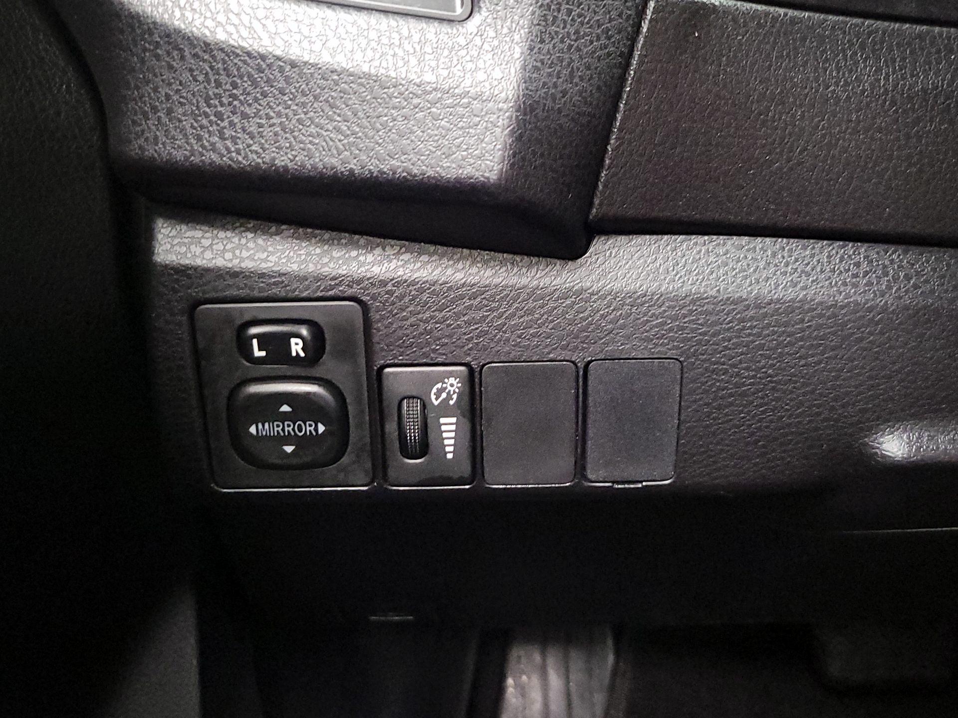 Thumbnail: 2015 Toyota Corolla - 13