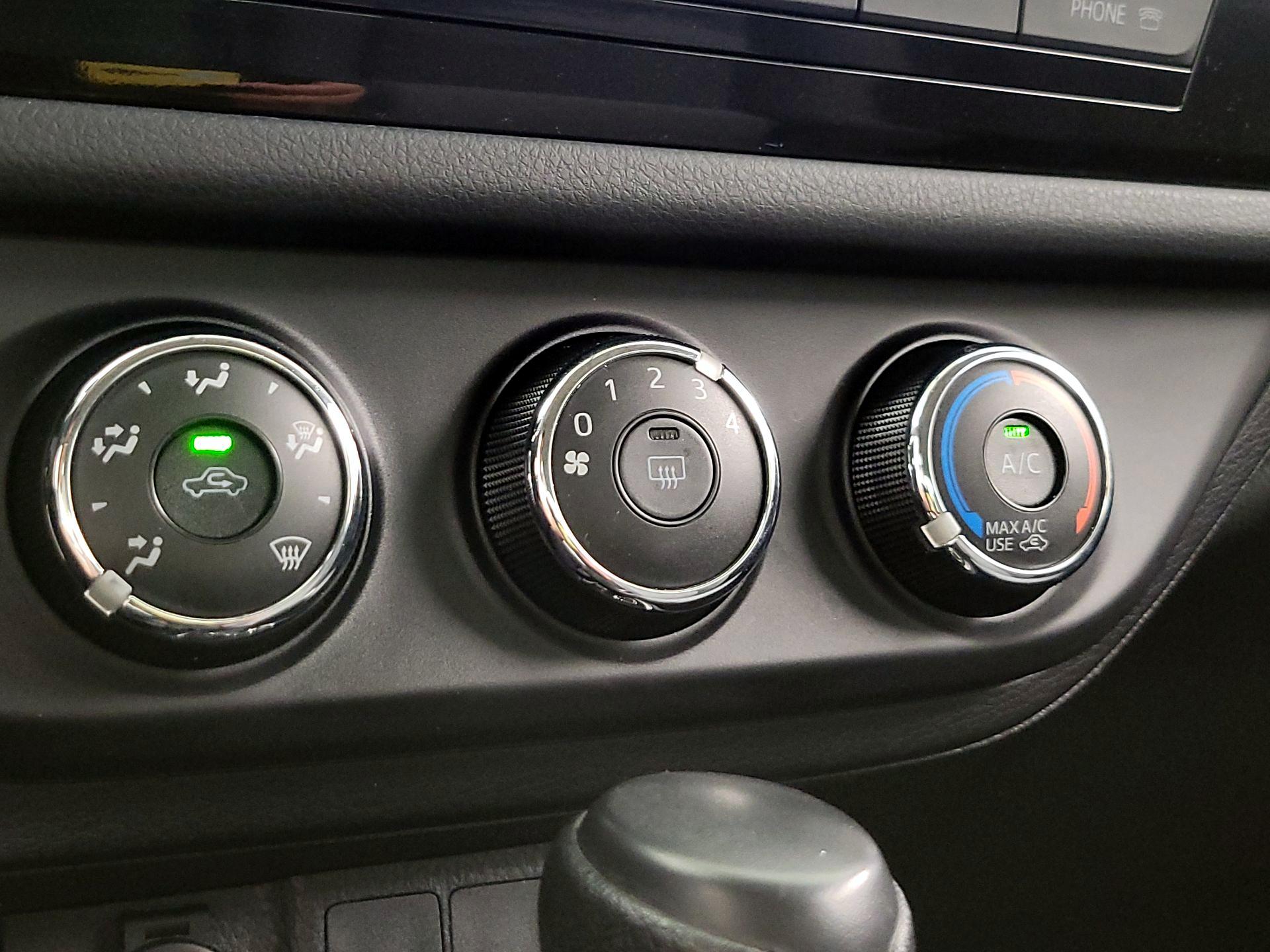 Thumbnail: 2015 Toyota Corolla - 15