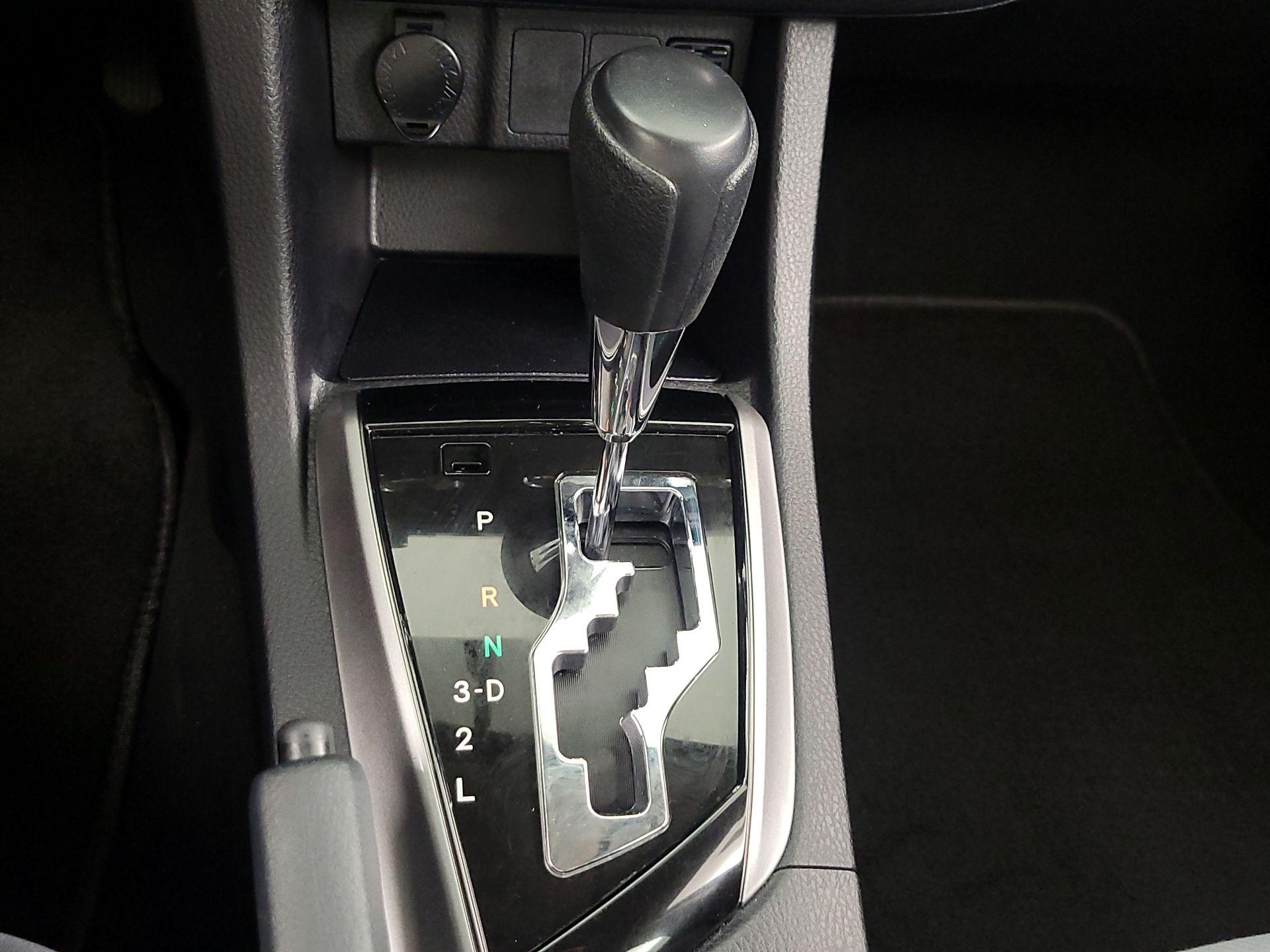 Thumbnail: 2015 Toyota Corolla - 16