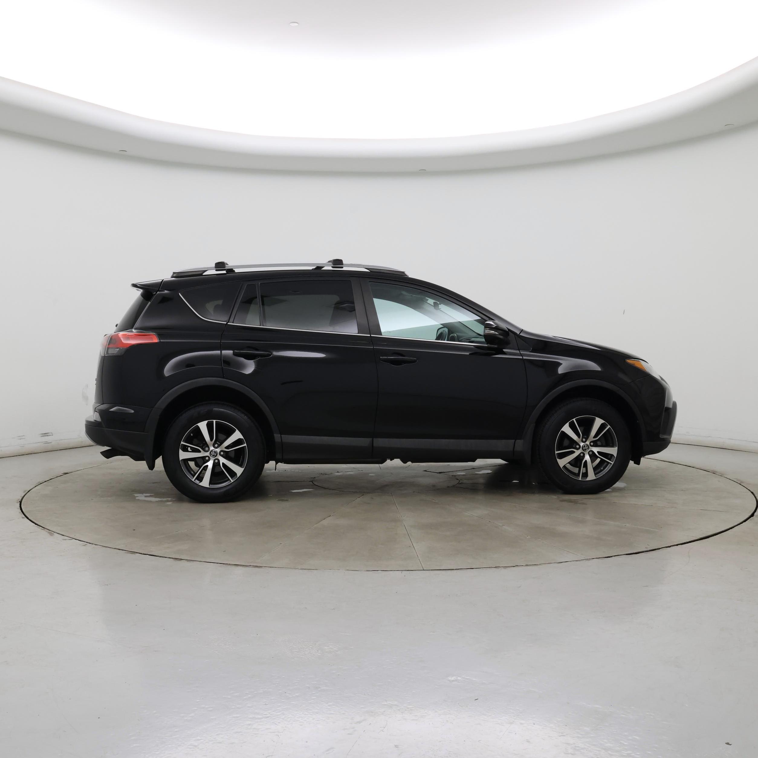 Thumbnail: 2017 Toyota RAV4 - 7