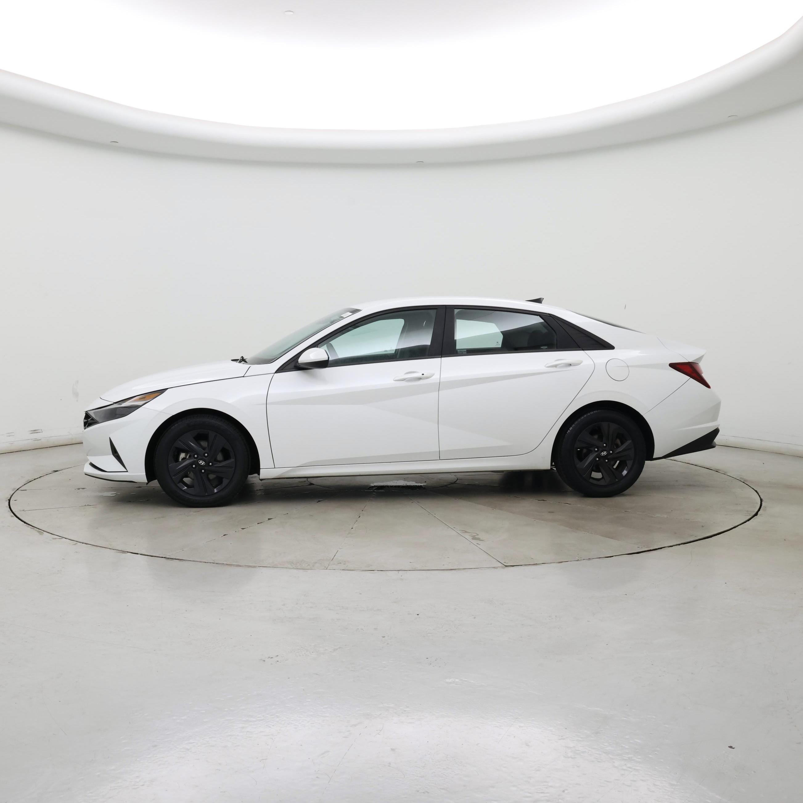 Thumbnail: 2022 Hyundai Elantra - 3