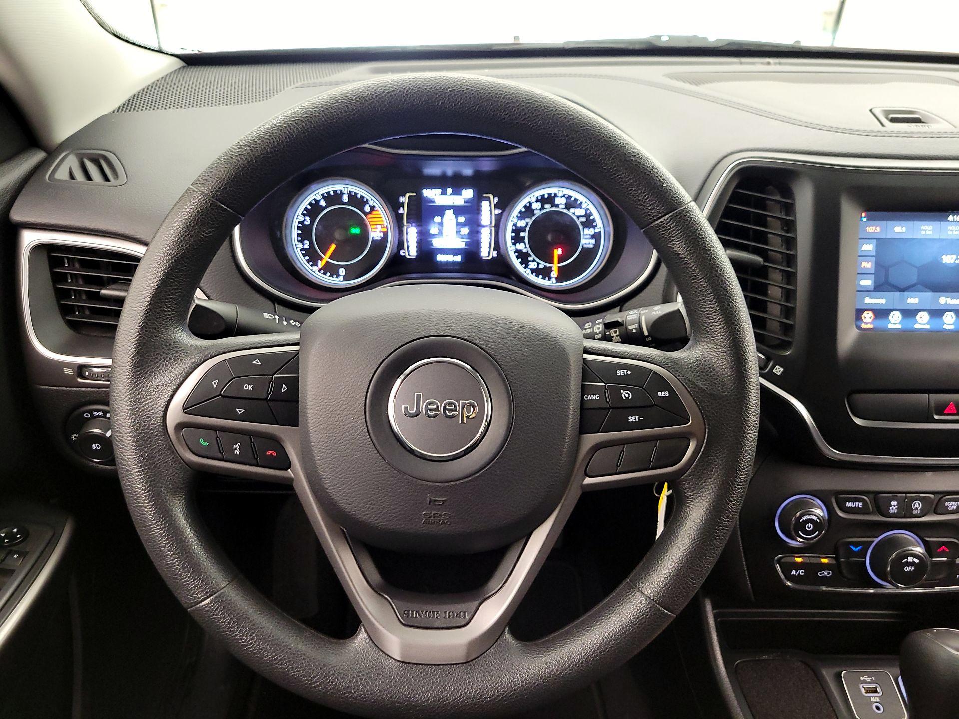 Thumbnail: 2019 Jeep Cherokee - 10