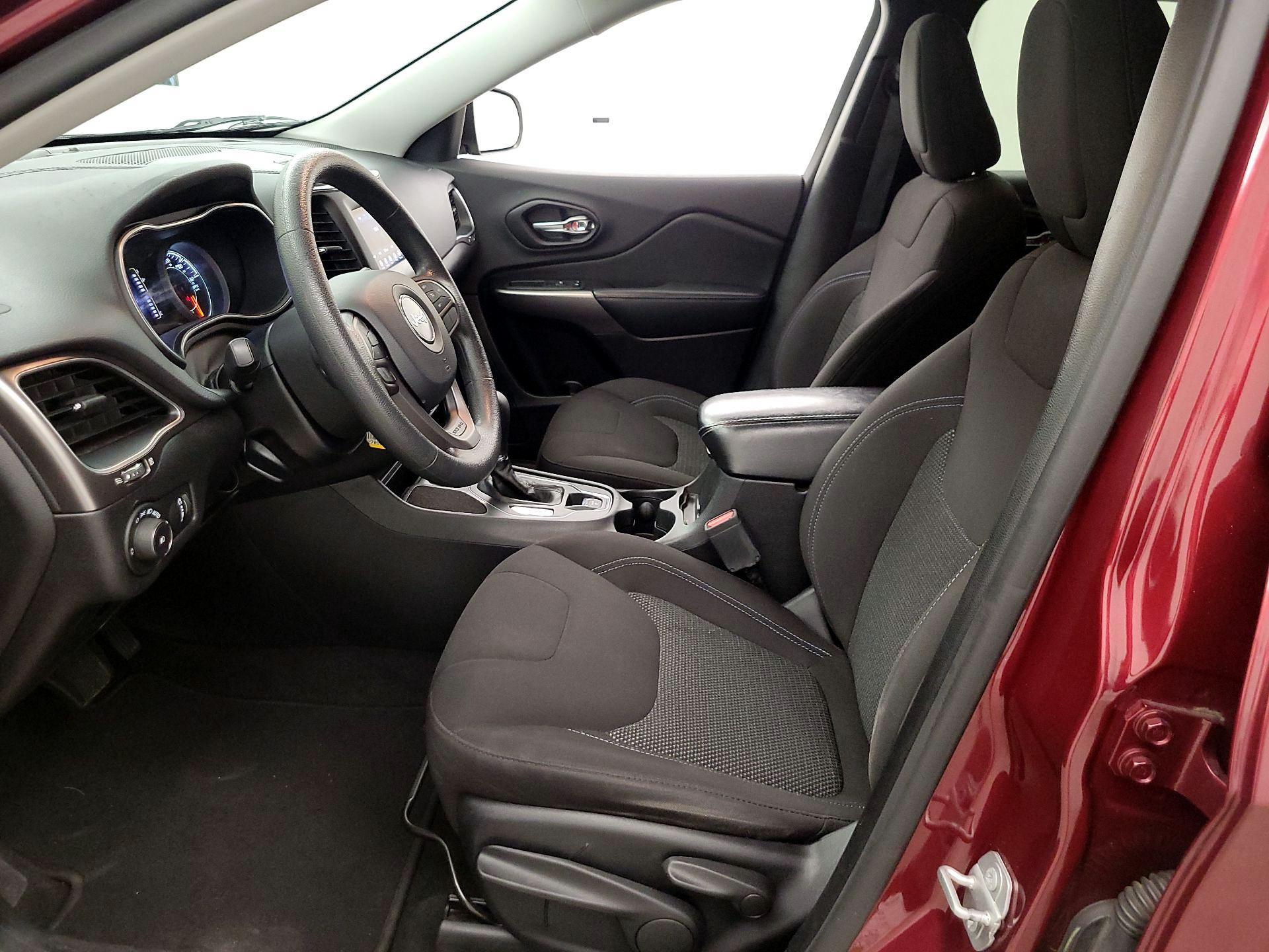 Thumbnail: 2019 Jeep Cherokee - 11