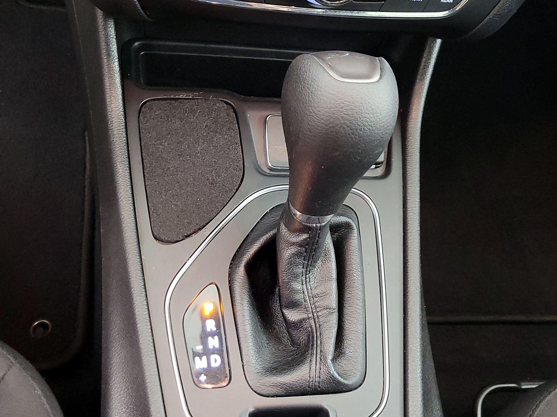 Thumbnail: 2019 Jeep Cherokee - 17