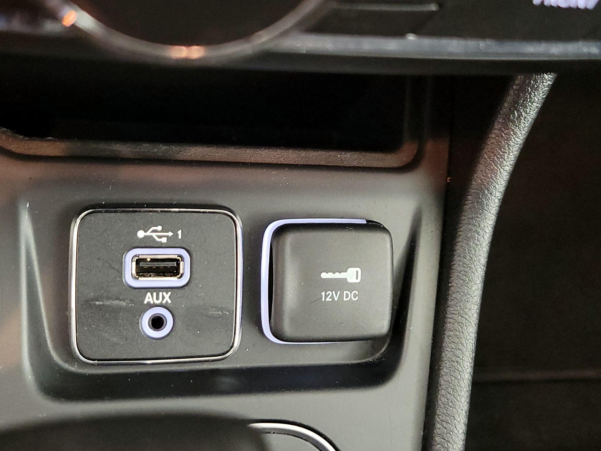 Thumbnail: 2019 Jeep Cherokee - 18