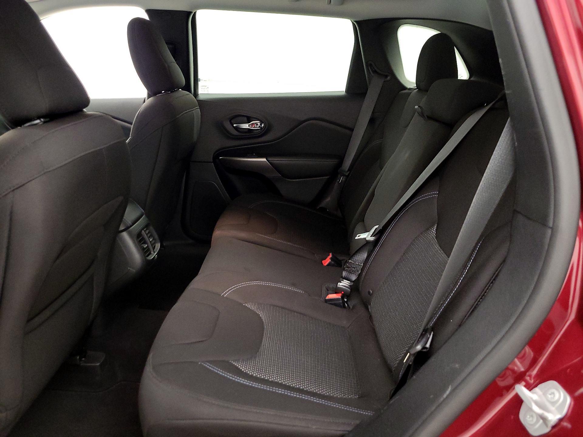 Thumbnail: 2019 Jeep Cherokee - 19