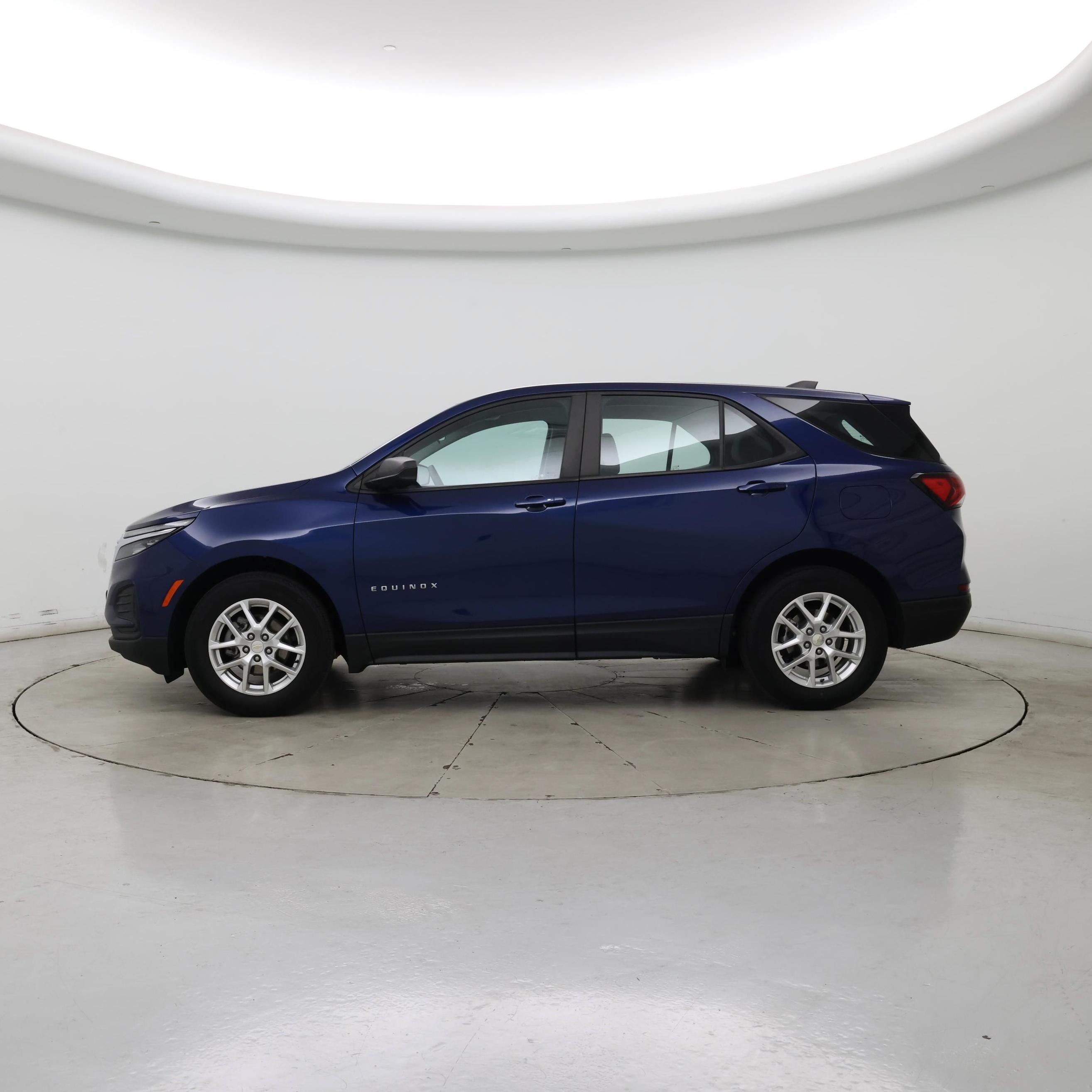 Thumbnail: 2022 Chevrolet Equinox - 3