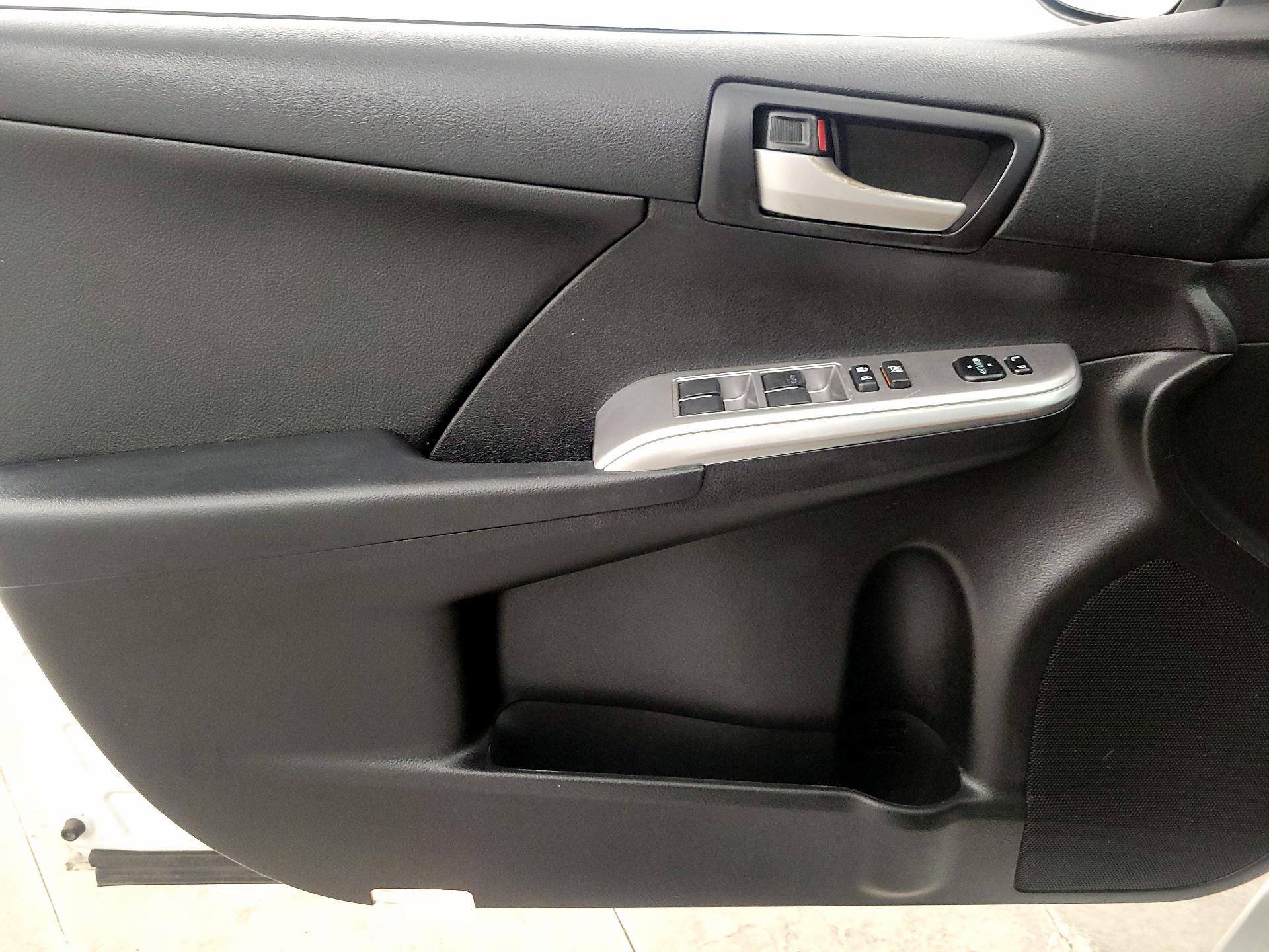 Thumbnail: 2014 Toyota Camry - 12