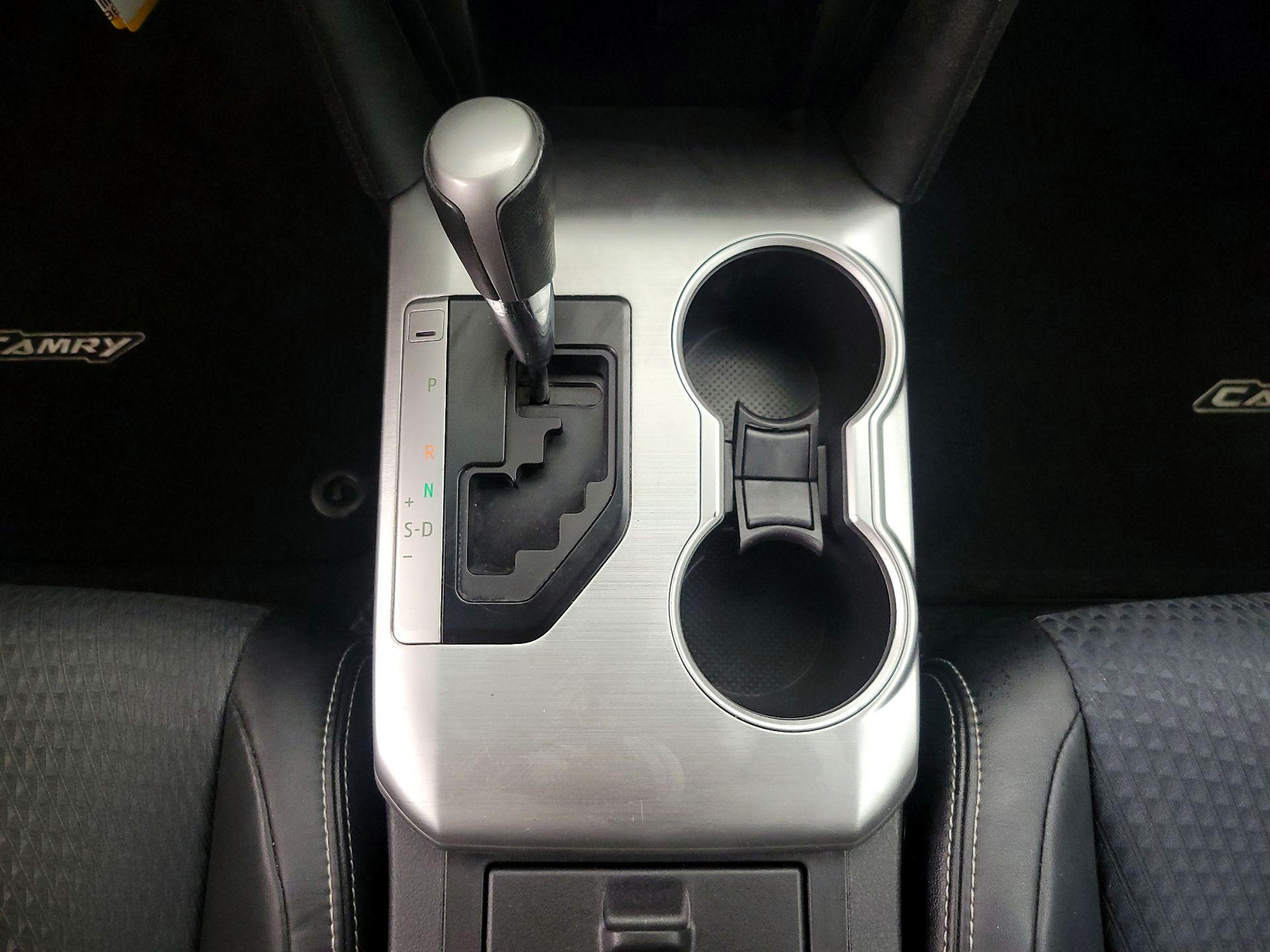 Thumbnail: 2014 Toyota Camry - 17