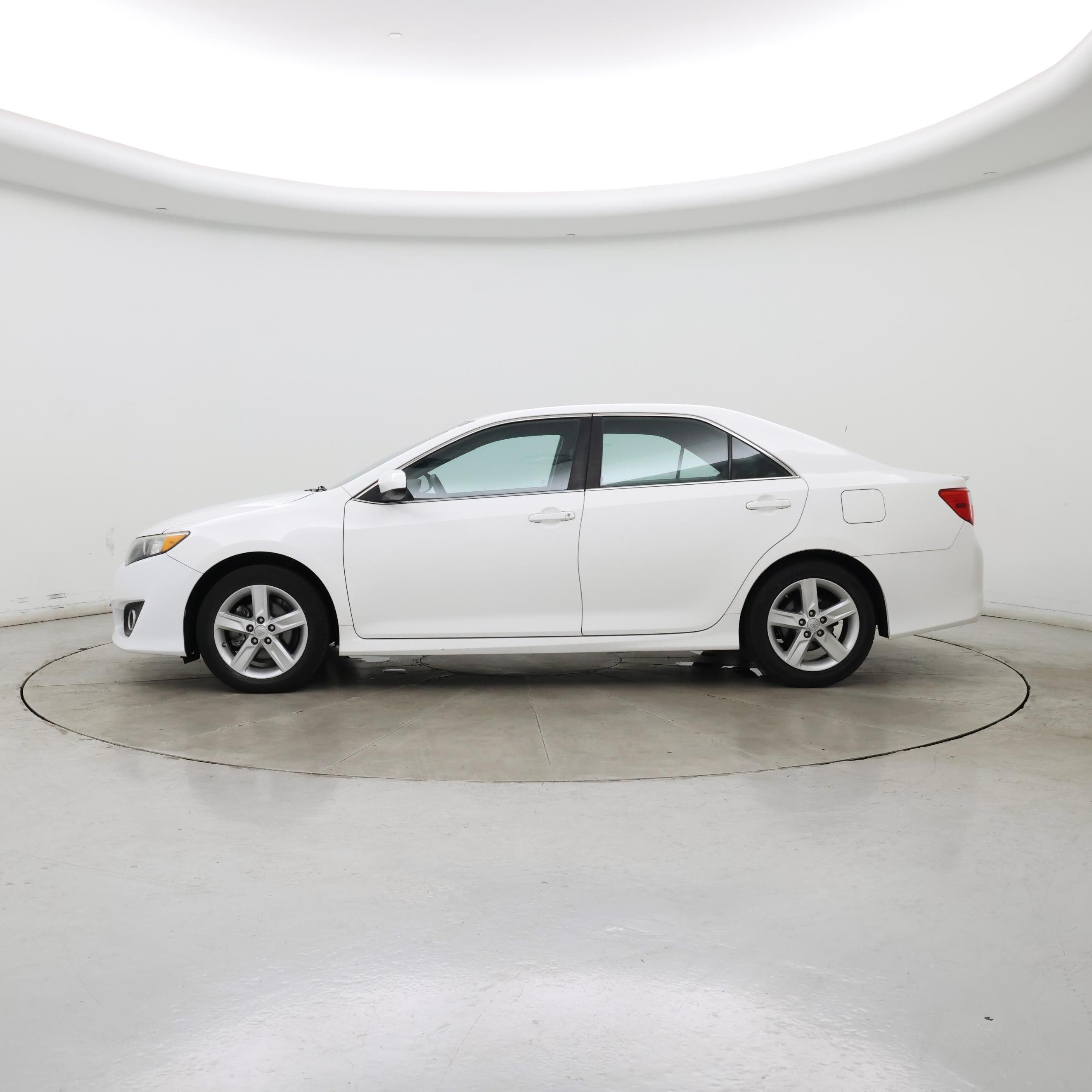 Thumbnail: 2014 Toyota Camry - 3
