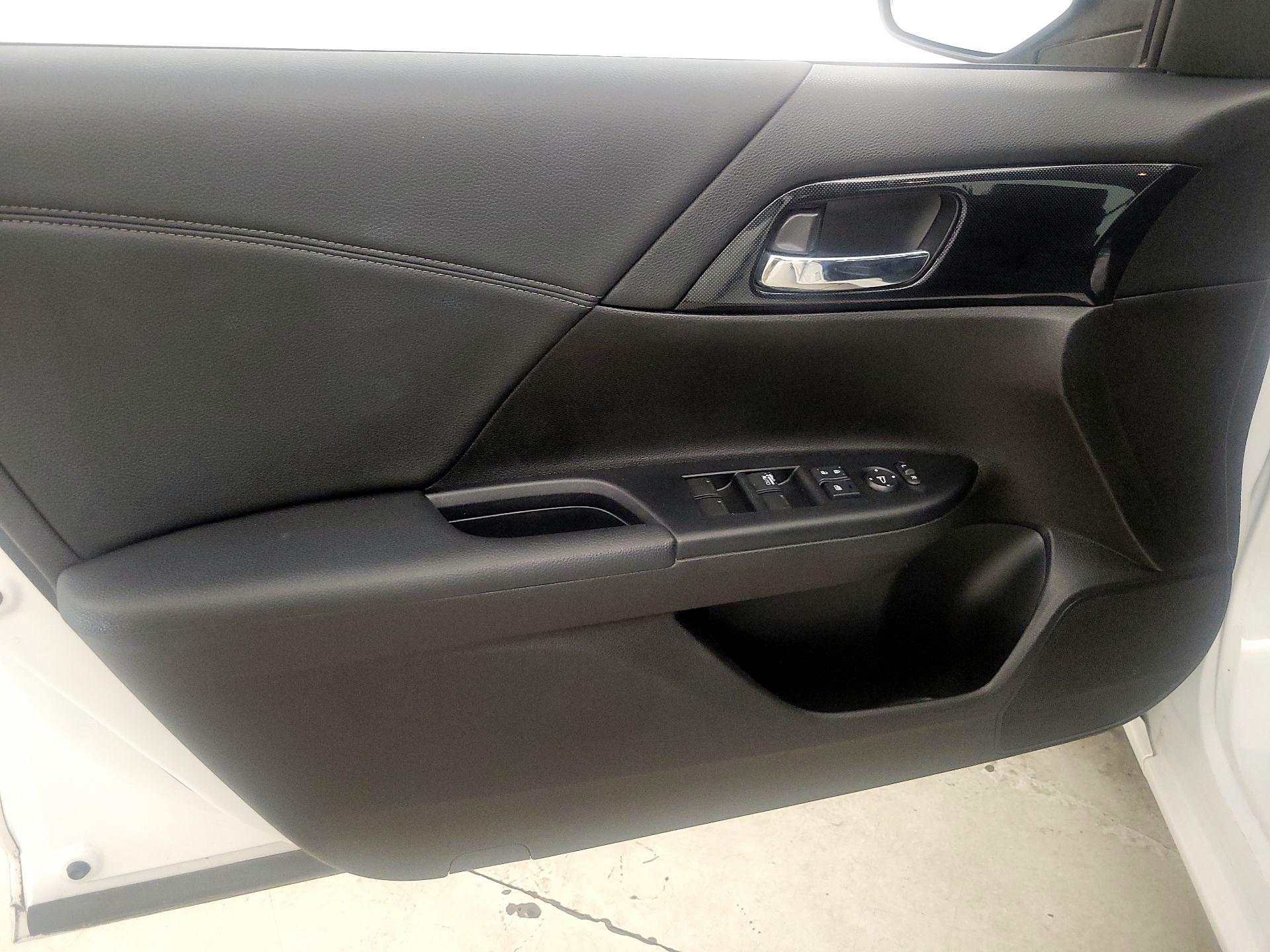 Thumbnail: 2015 Honda Accord - 12