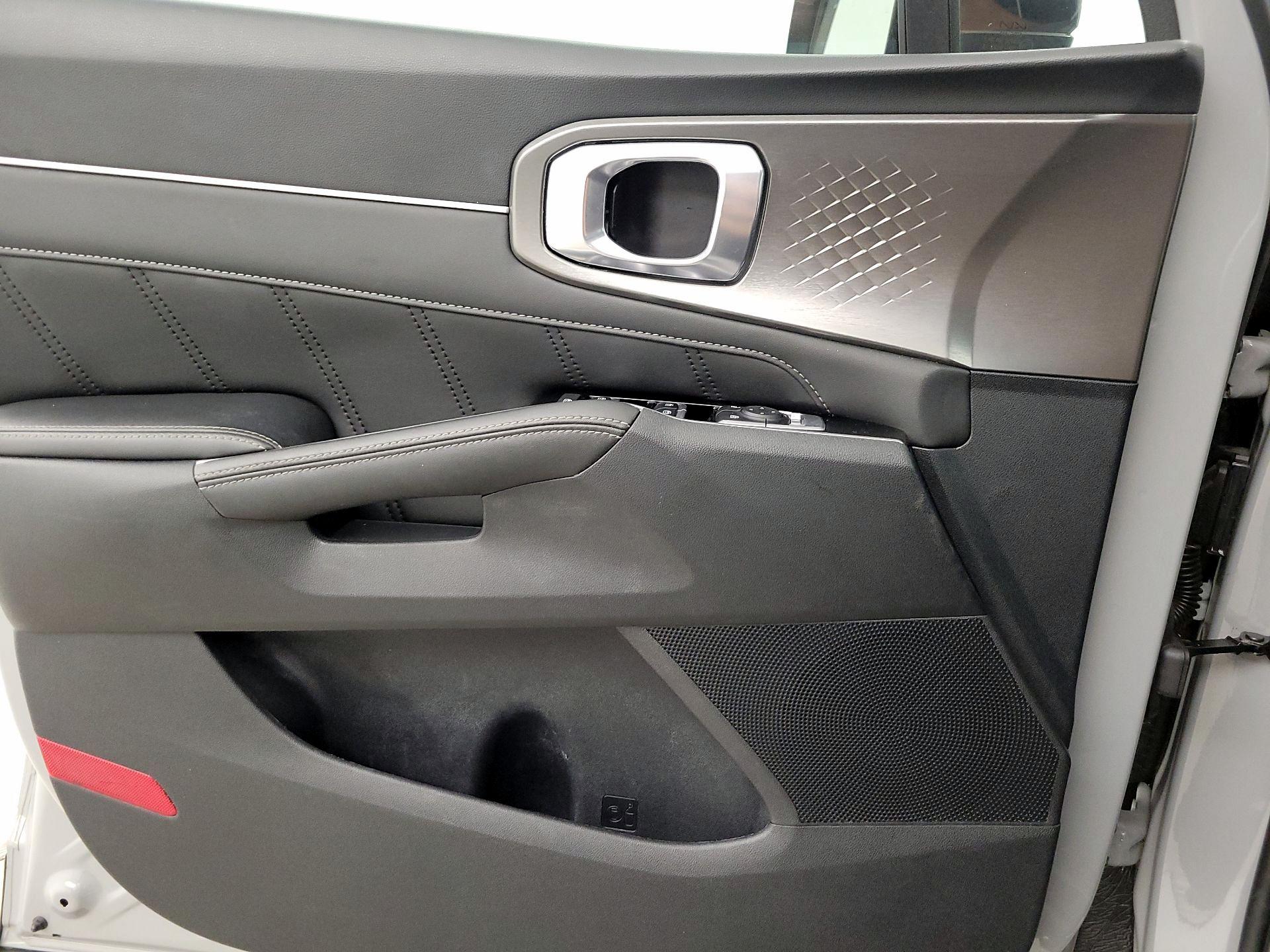 Thumbnail: 2022 Kia Sorento - 12