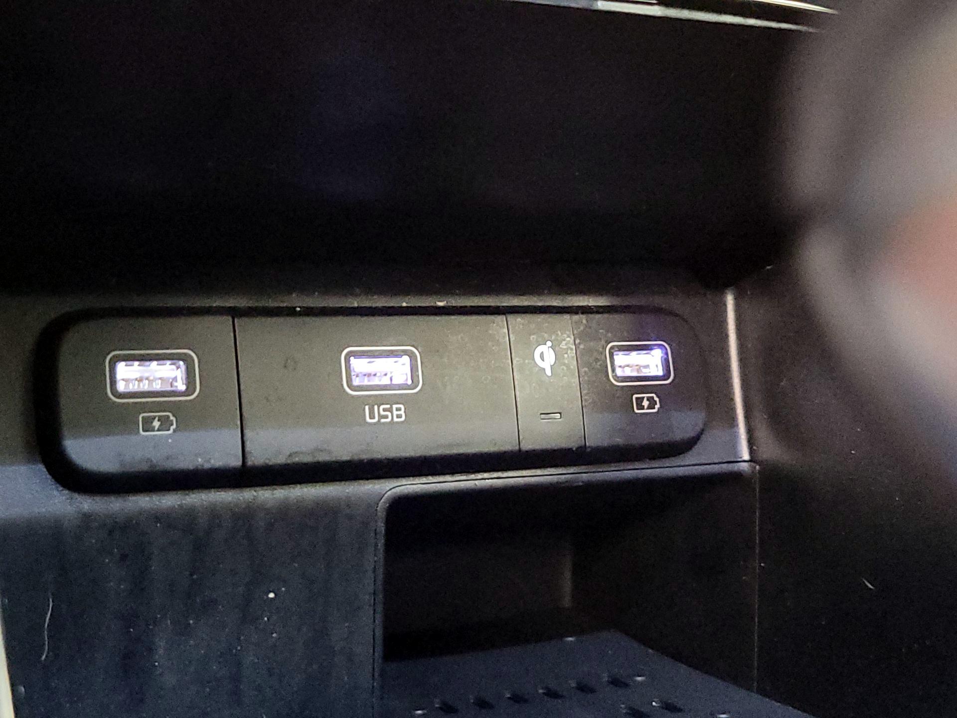 Thumbnail: 2022 Kia Sorento - 19