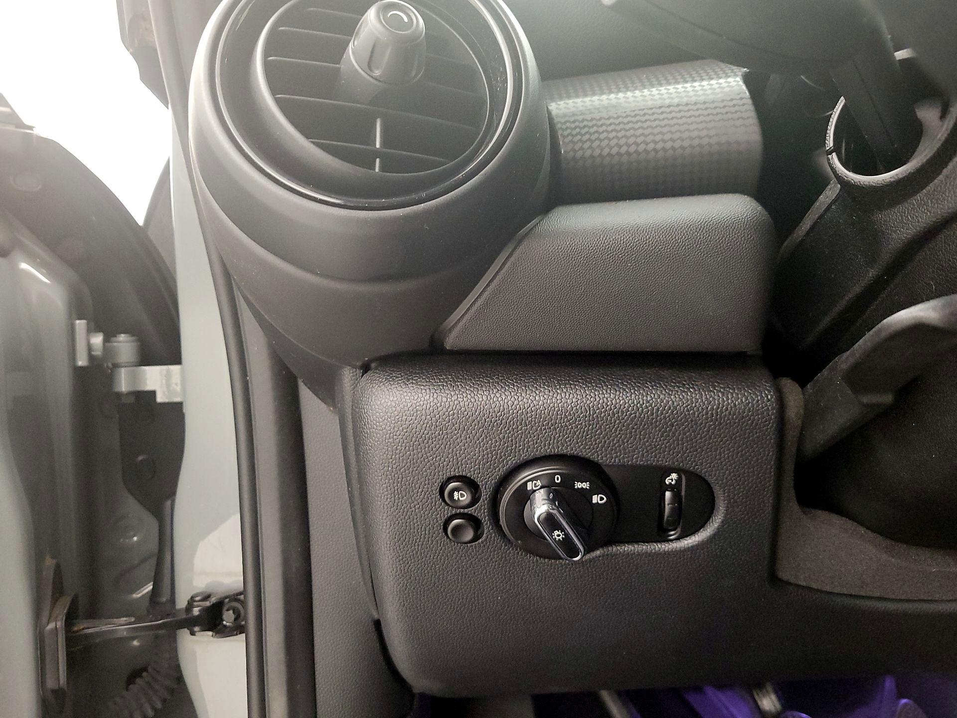 Thumbnail: 2016 MINI Cooper Hardtop - 13