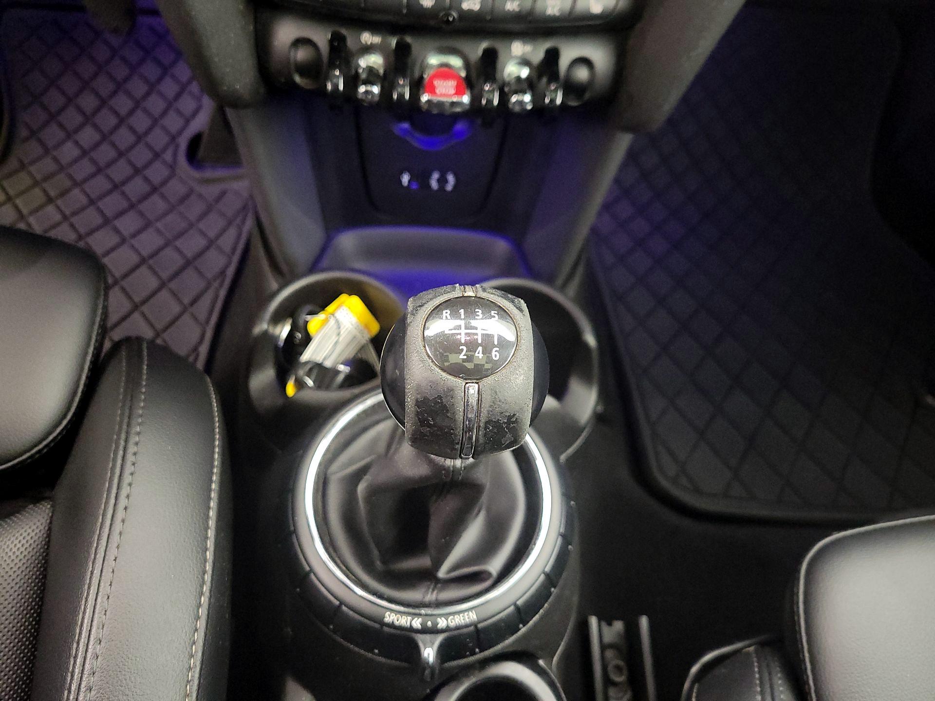 Thumbnail: 2016 MINI Cooper Hardtop - 16