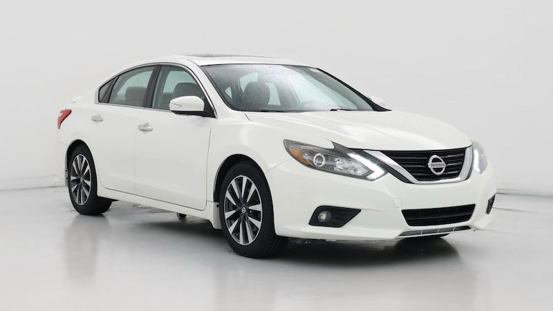 2016 Nissan Altima SL Hero Image