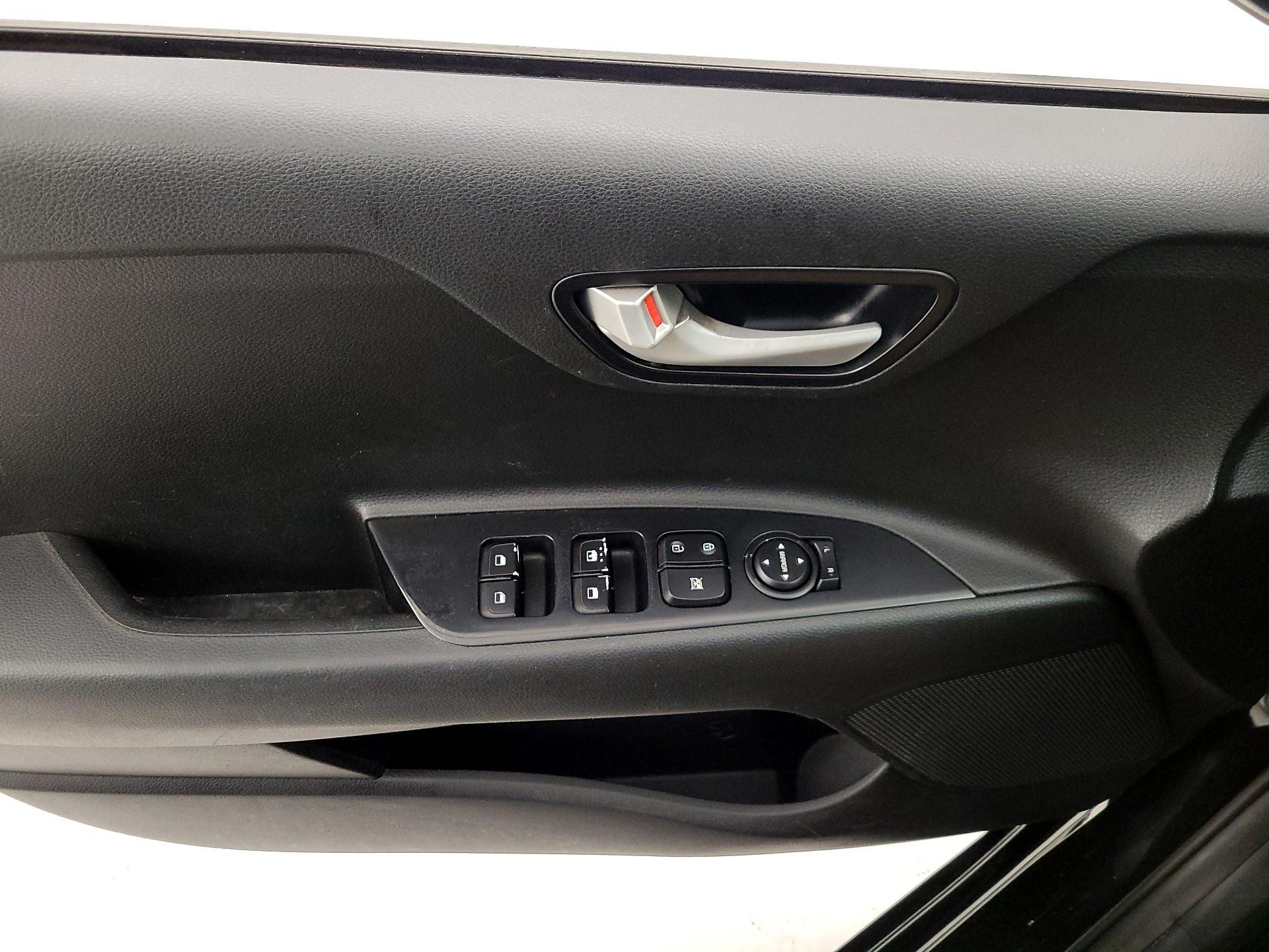 Thumbnail: 2018 Kia Rio - 12