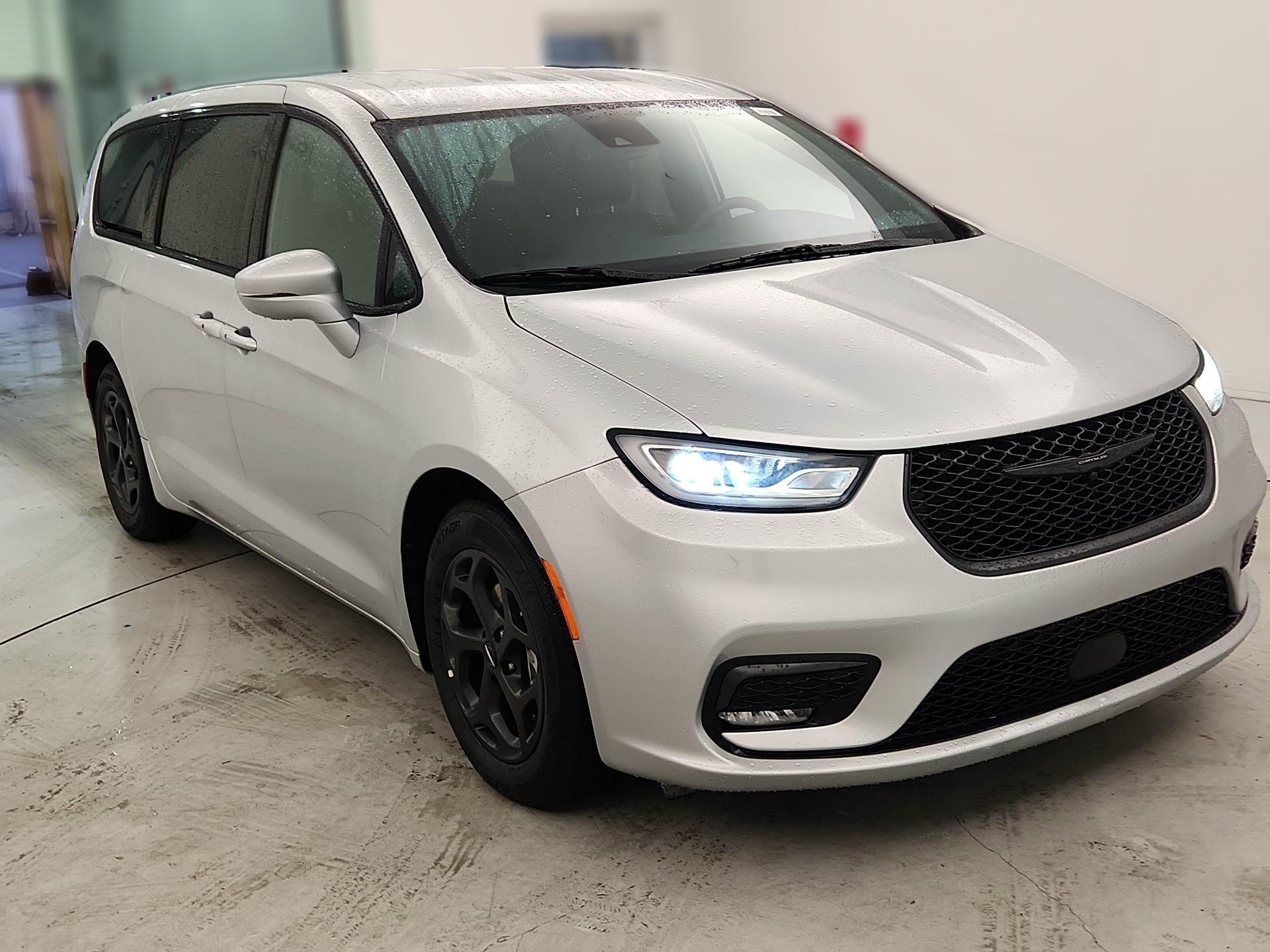 Thumbnail: 2022 Chrysler Pacifica - 1