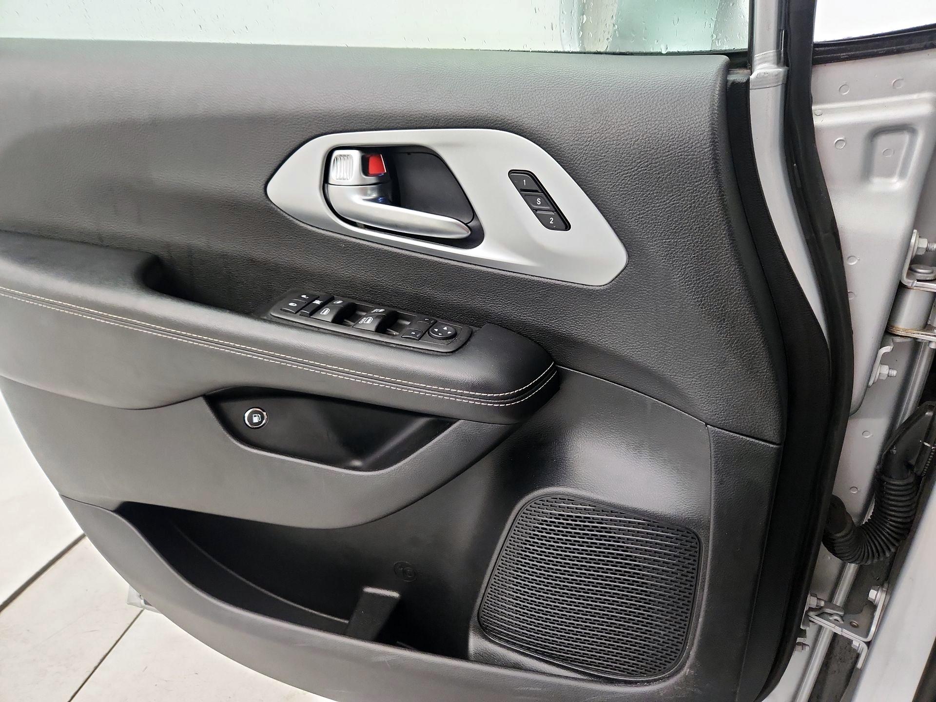 Thumbnail: 2022 Chrysler Pacifica - 10