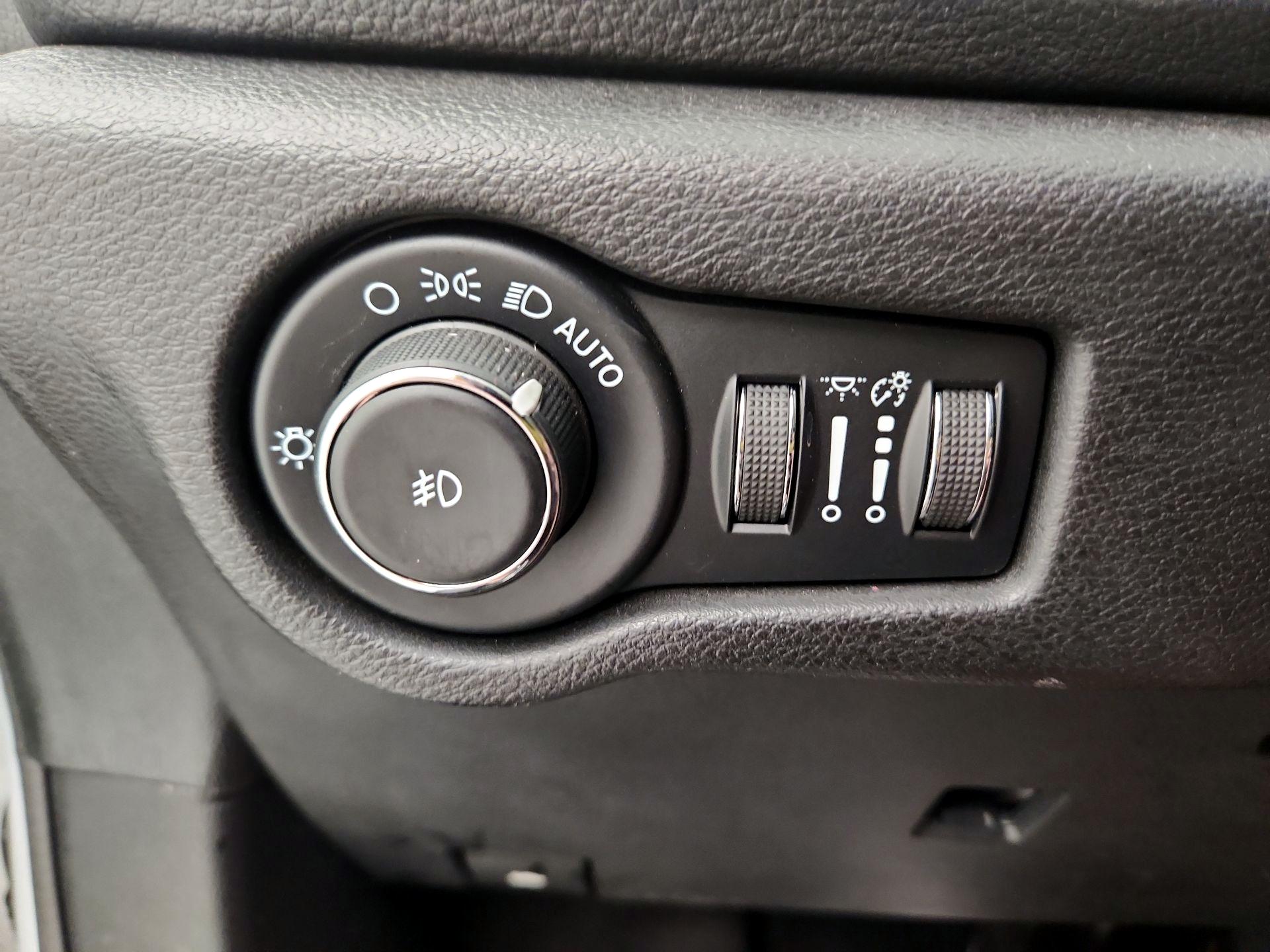 Thumbnail: 2022 Chrysler Pacifica - 11