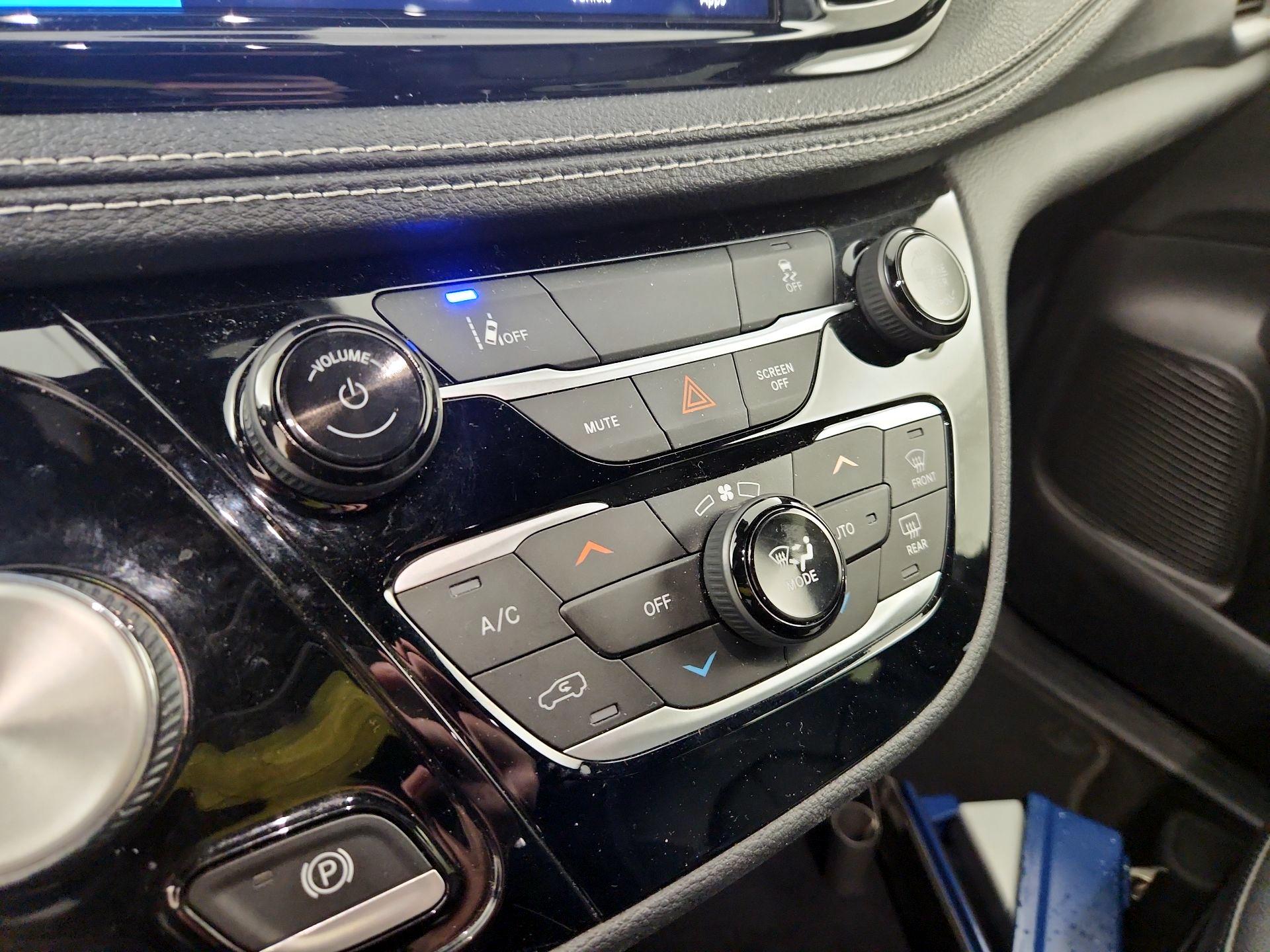 Thumbnail: 2022 Chrysler Pacifica - 14