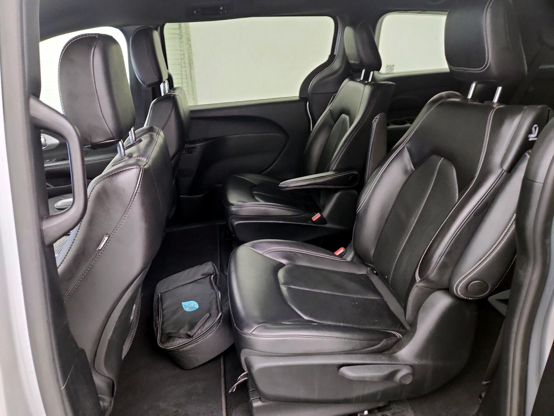 Thumbnail: 2022 Chrysler Pacifica - 16