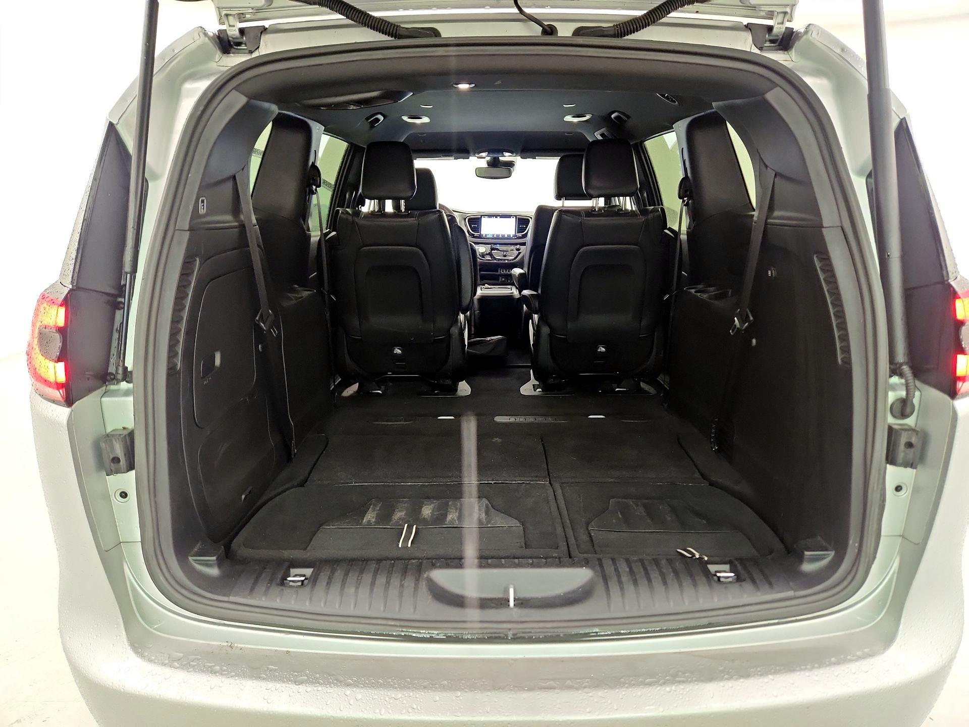 Thumbnail: 2022 Chrysler Pacifica - 17