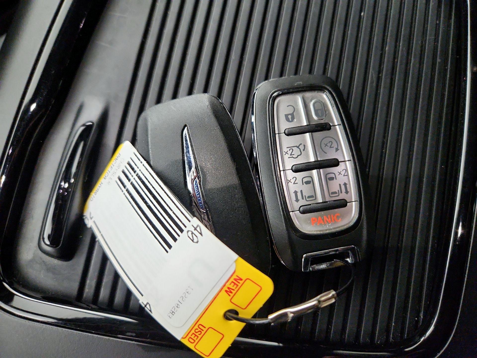 Thumbnail: 2022 Chrysler Pacifica - 19