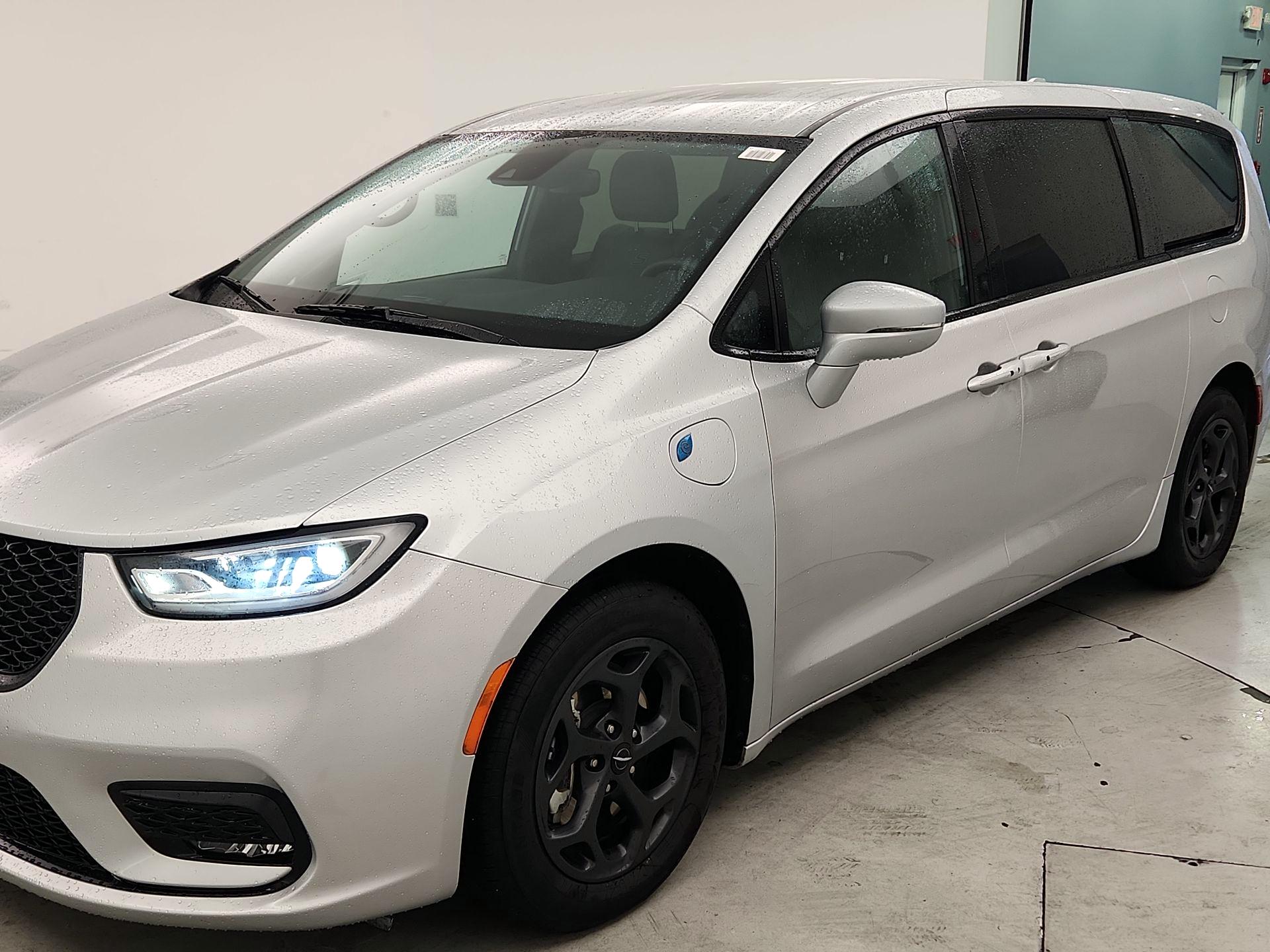 Thumbnail: 2022 Chrysler Pacifica - 3