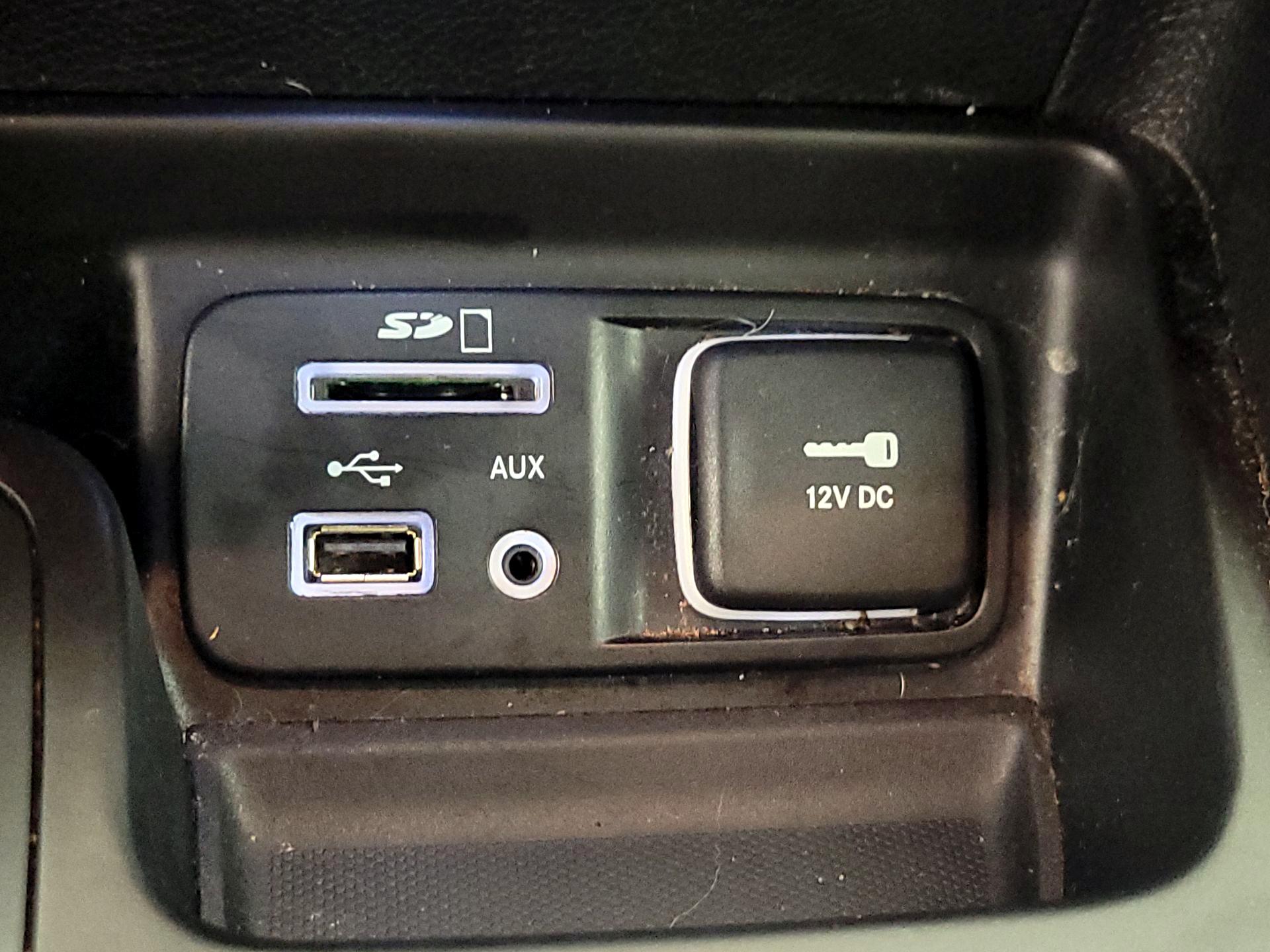 Thumbnail: 2018 Jeep Cherokee - 19