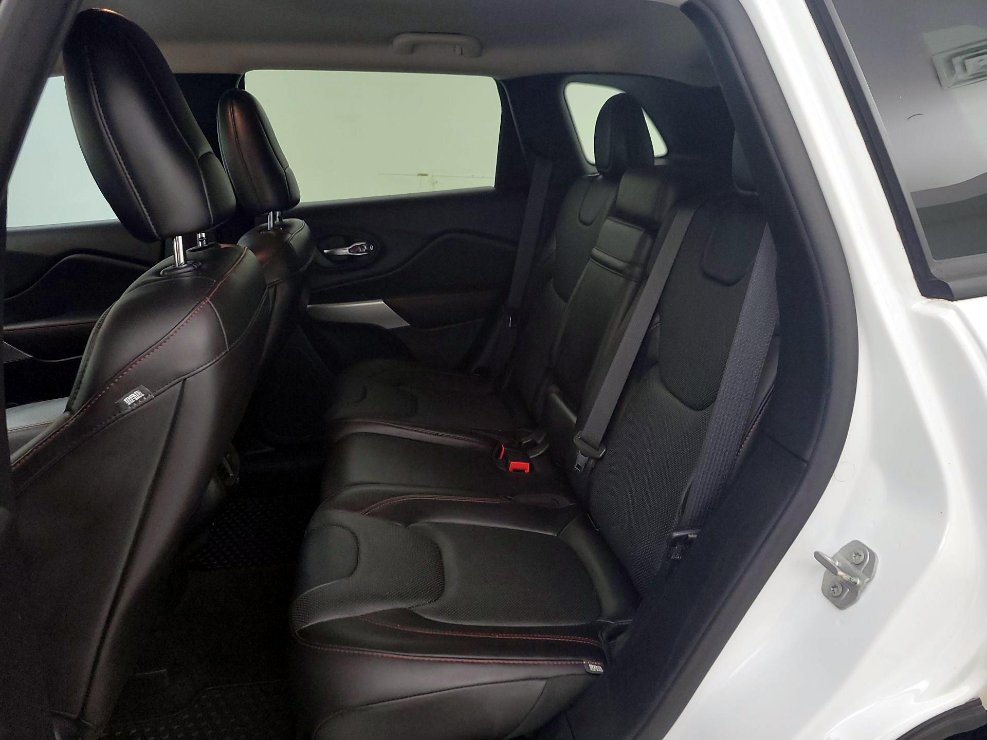 Thumbnail: 2018 Jeep Cherokee - 20