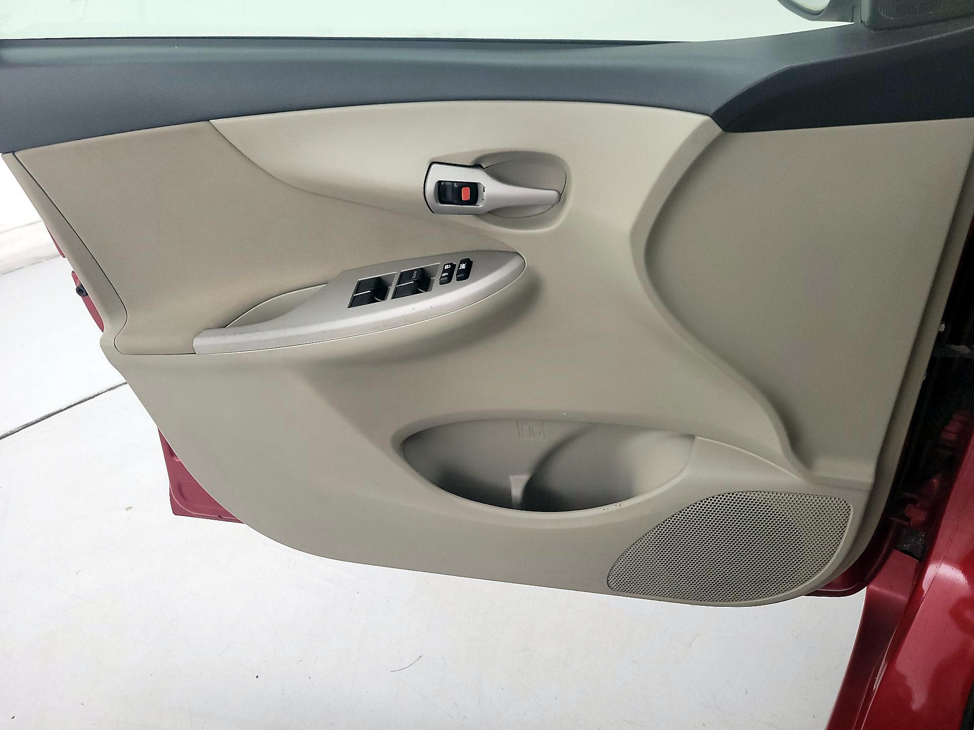 Thumbnail: 2013 Toyota Corolla - 12
