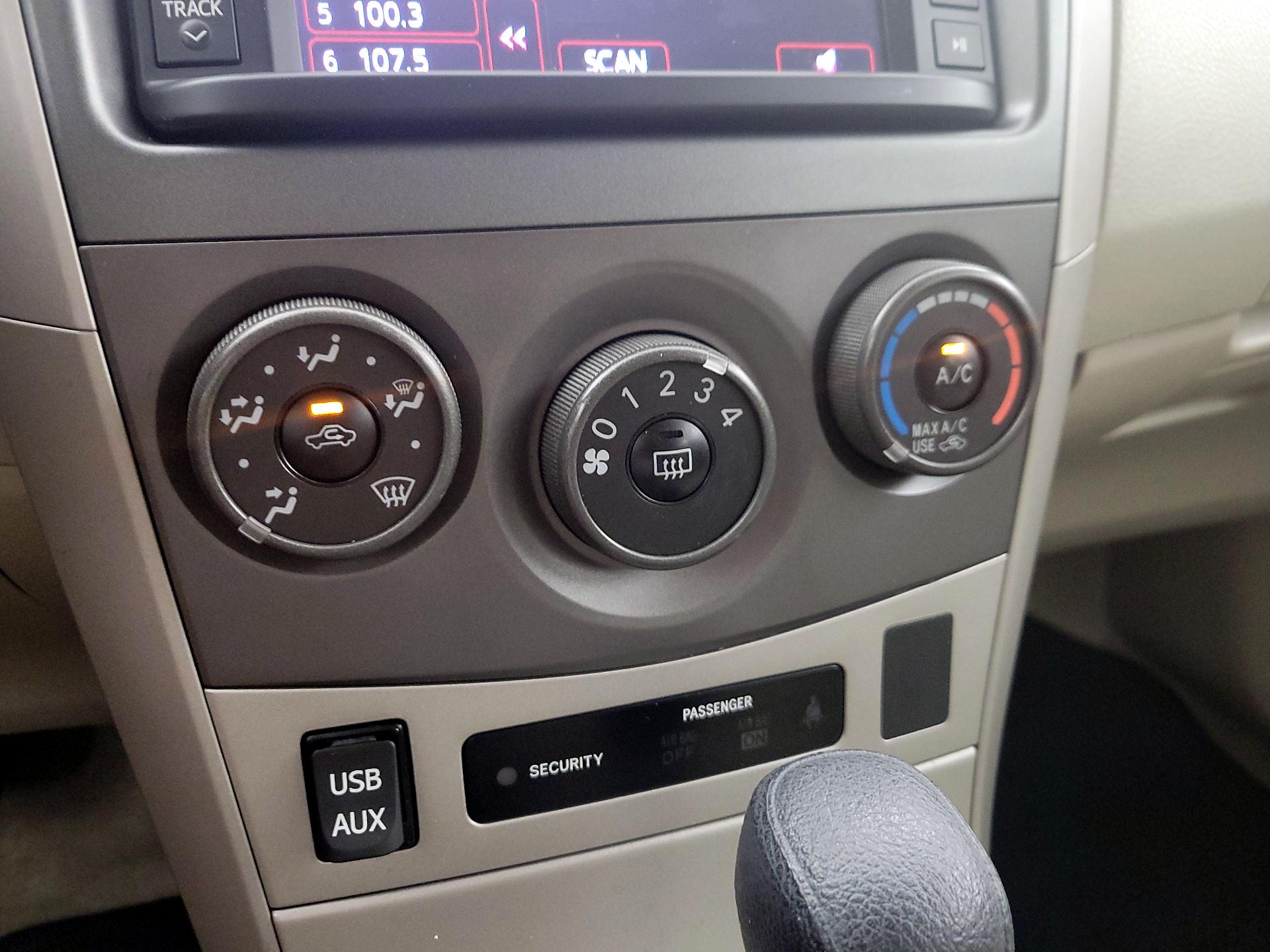 Thumbnail: 2013 Toyota Corolla - 15